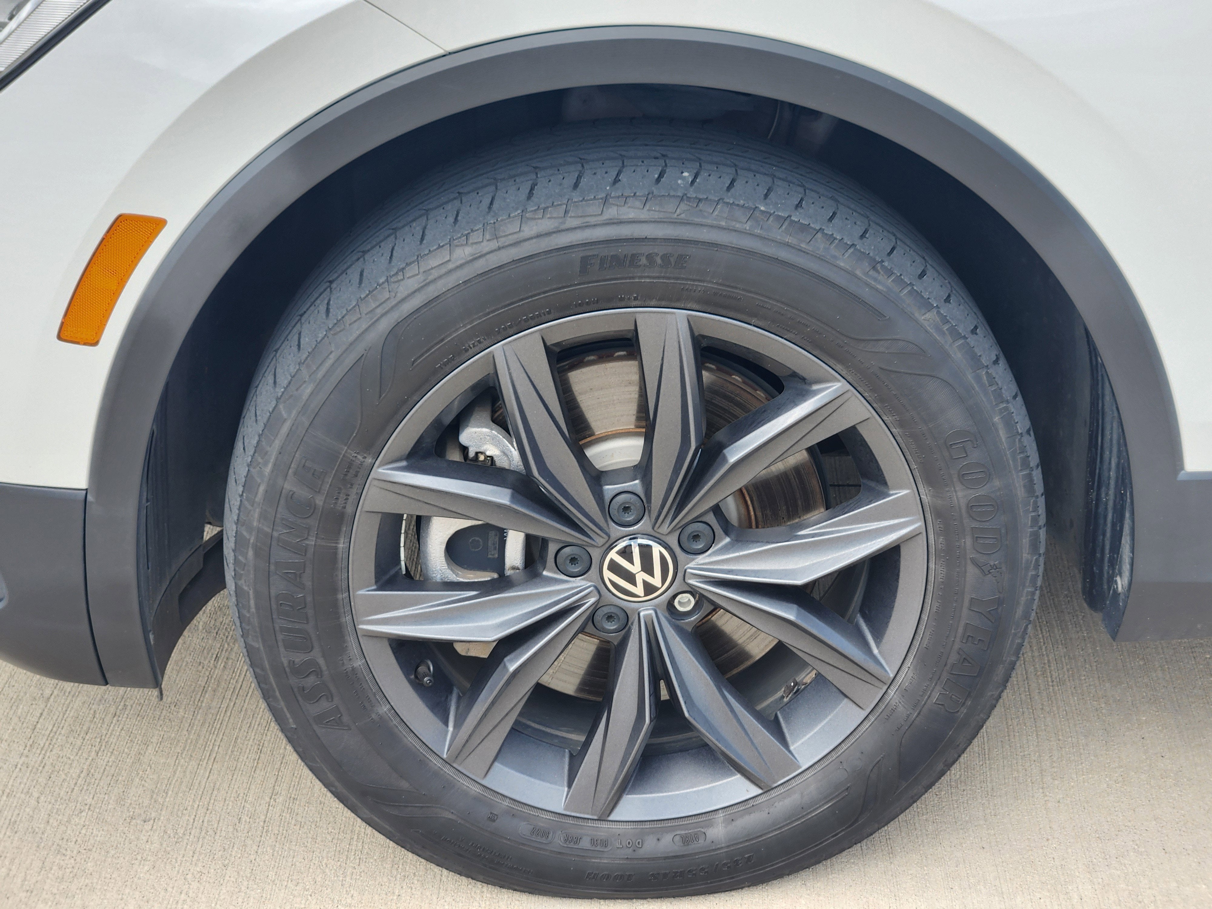 2023 Volkswagen Tiguan SE