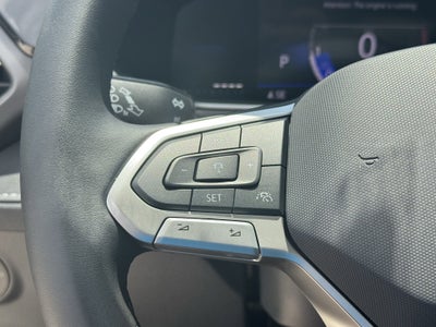 2025 Volkswagen Taos SE Black