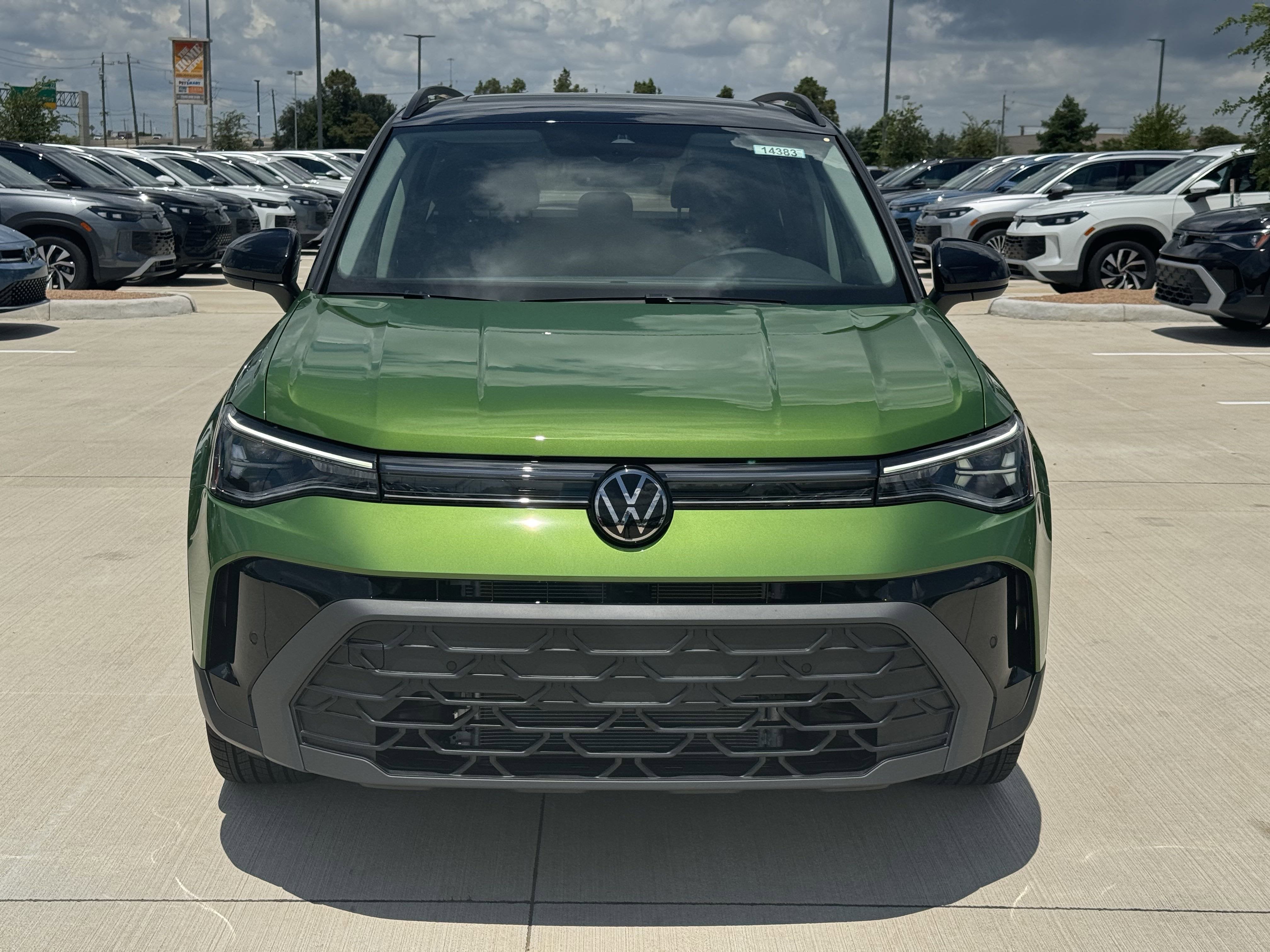 2025 Volkswagen Taos SE Black