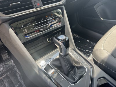 2025 Volkswagen Taos SE Black