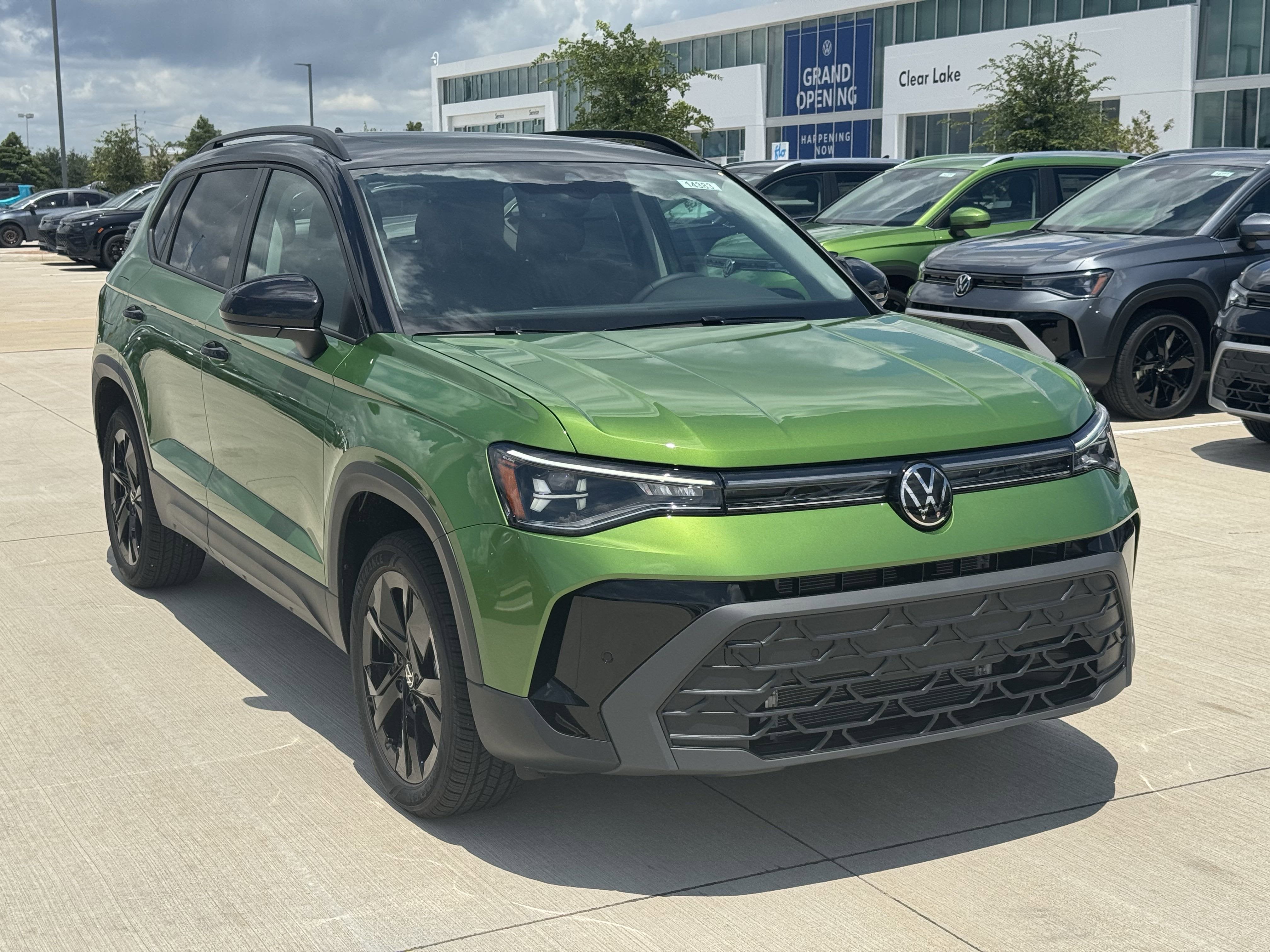 2025 Volkswagen Taos SE Black