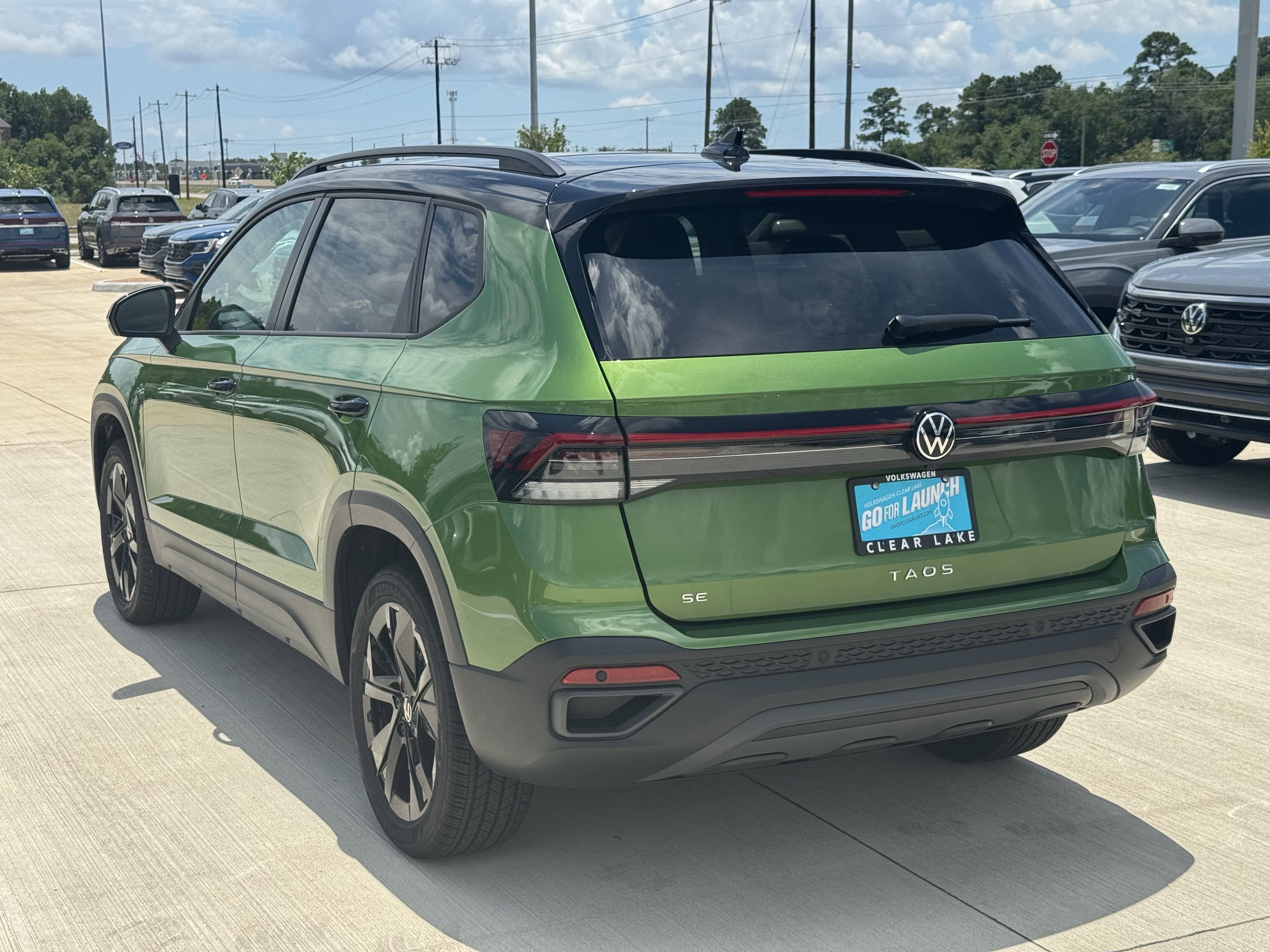 2025 Volkswagen Taos SE Black