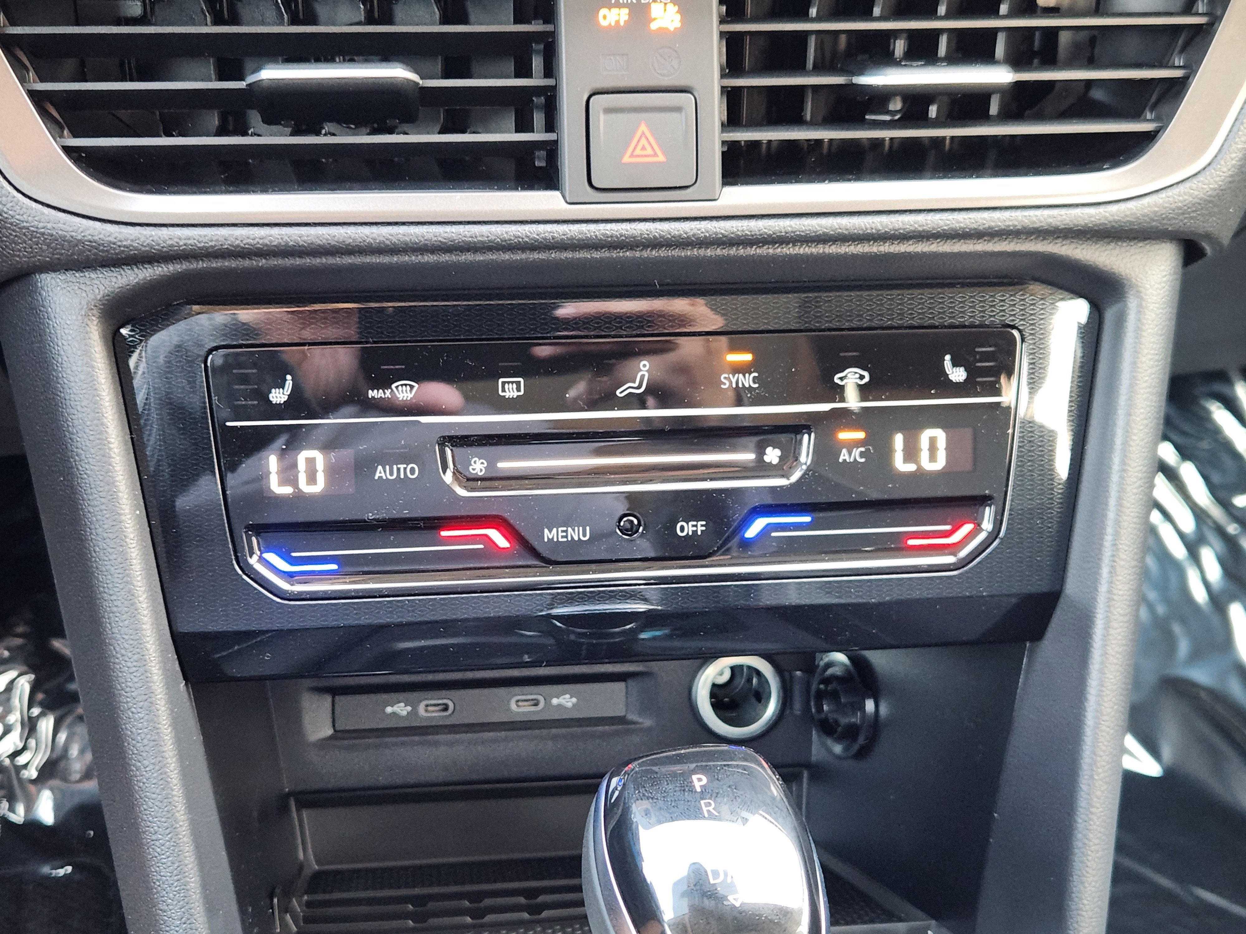 2026 Volkswagen Taos SE Black