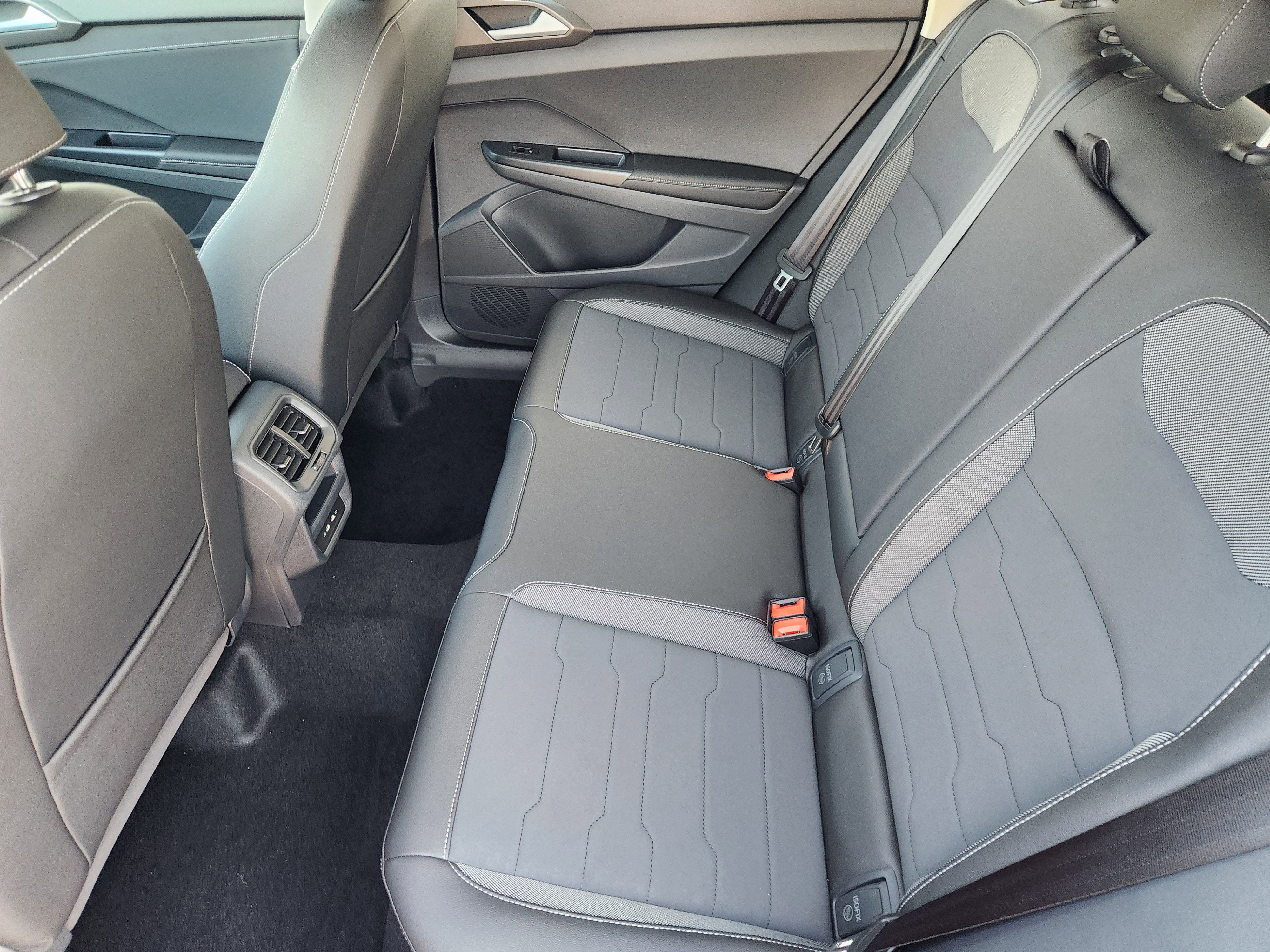 2026 Volkswagen Taos SE Black