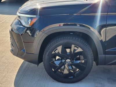 2026 Volkswagen Taos SE Black