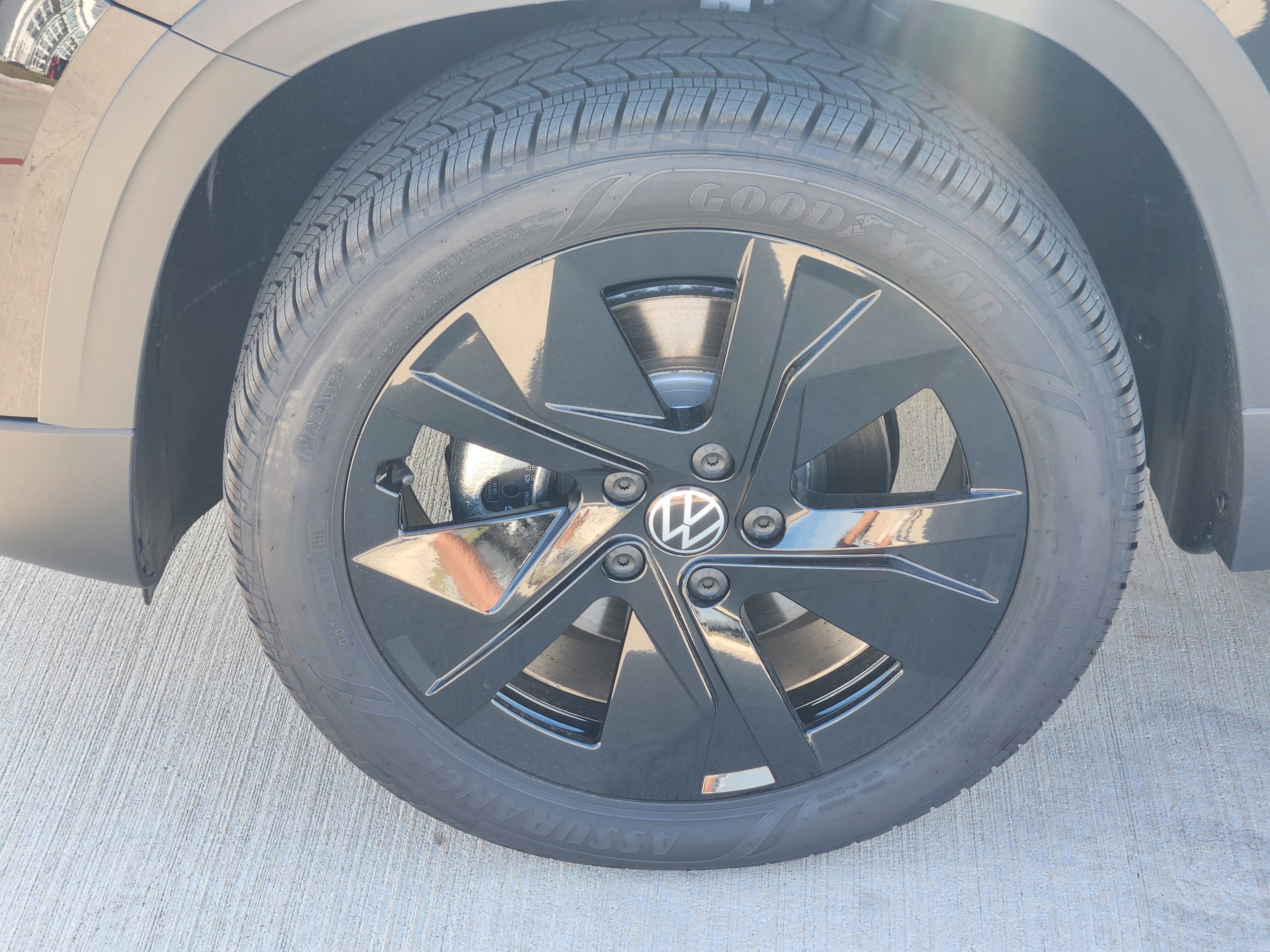 2026 Volkswagen Taos SE Black