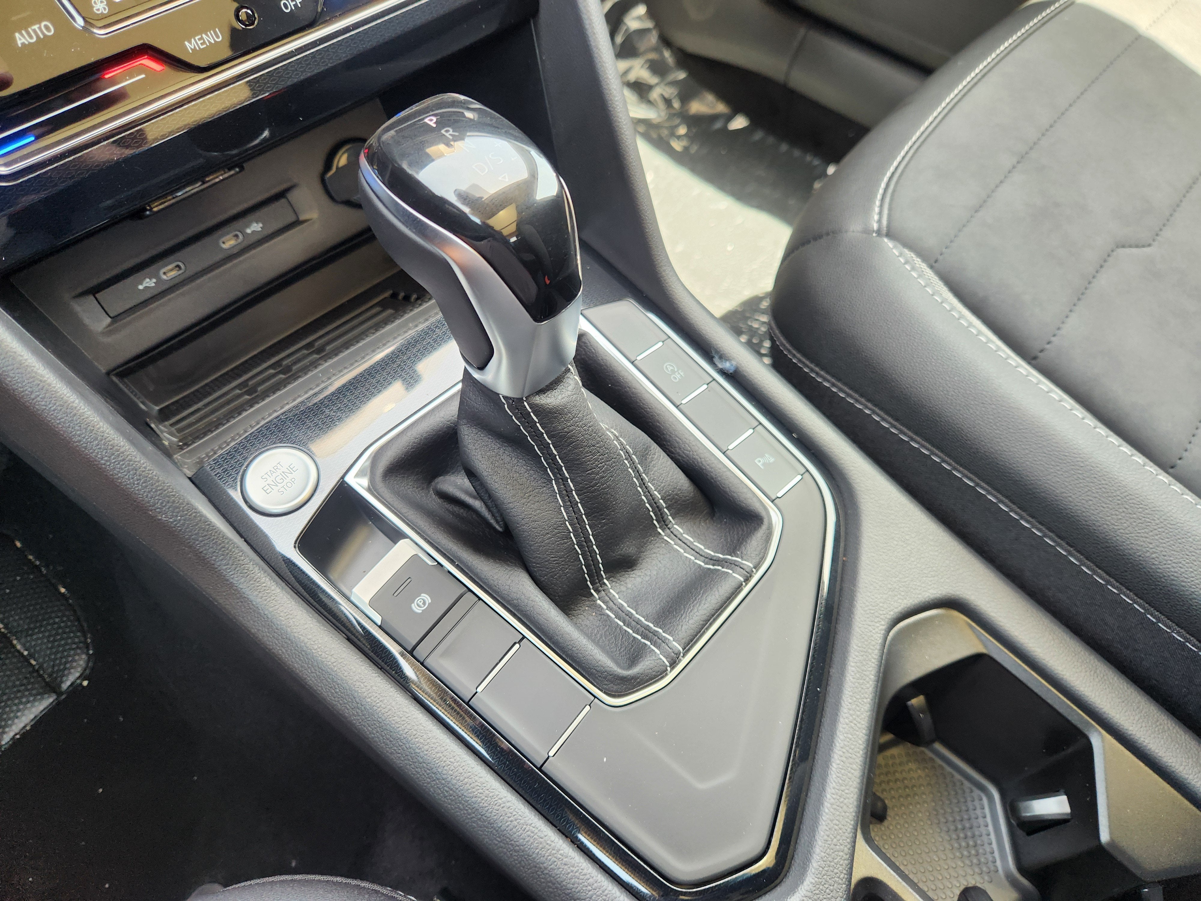 2026 Volkswagen Taos SE Black