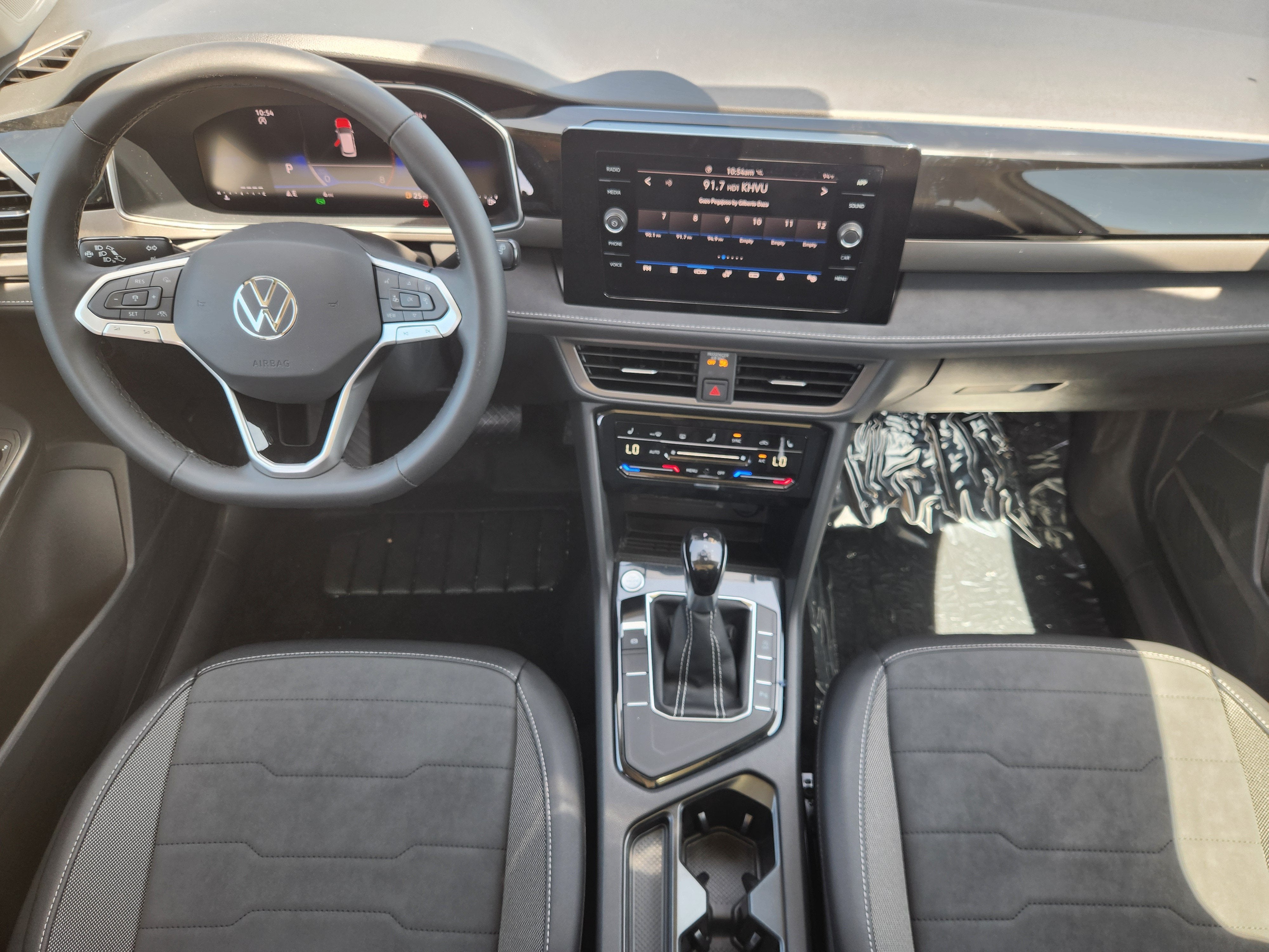 2026 Volkswagen Taos SE Black