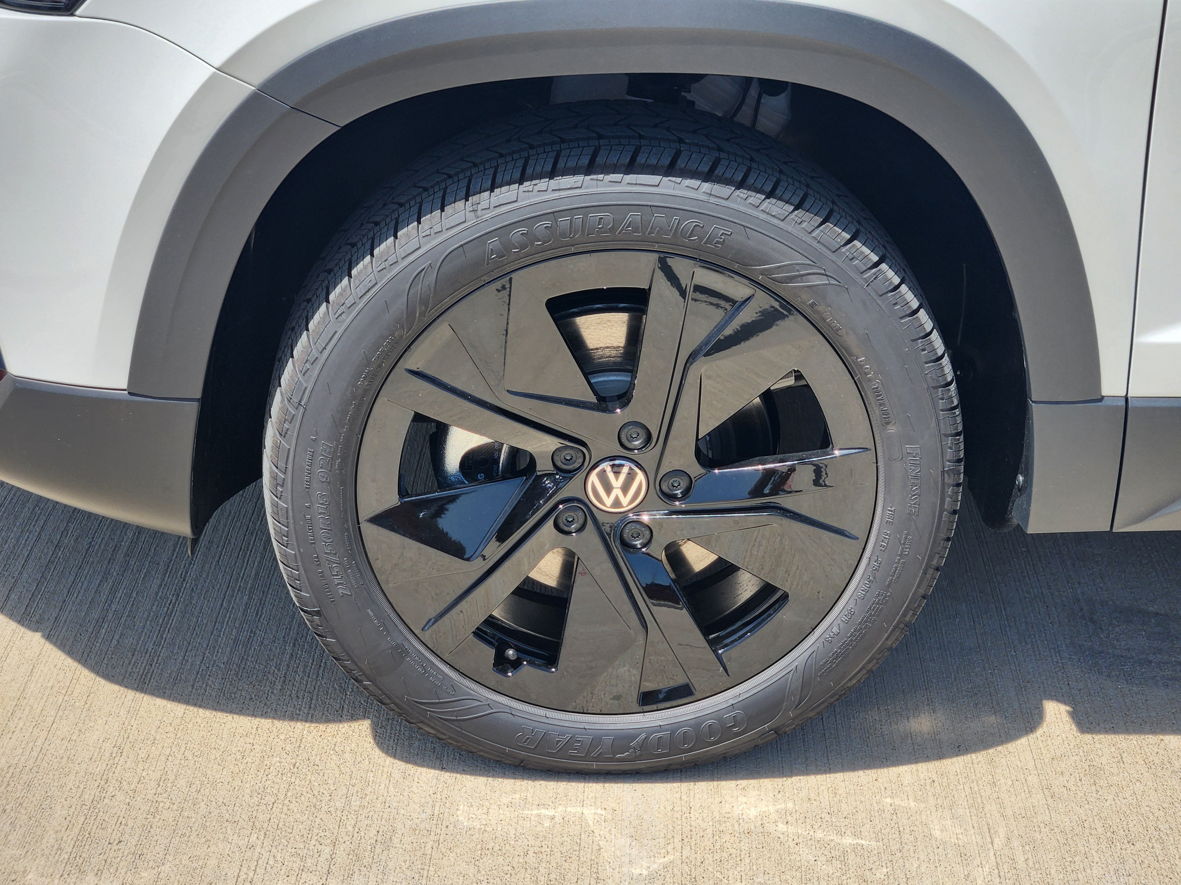 2026 Volkswagen Taos SE Black