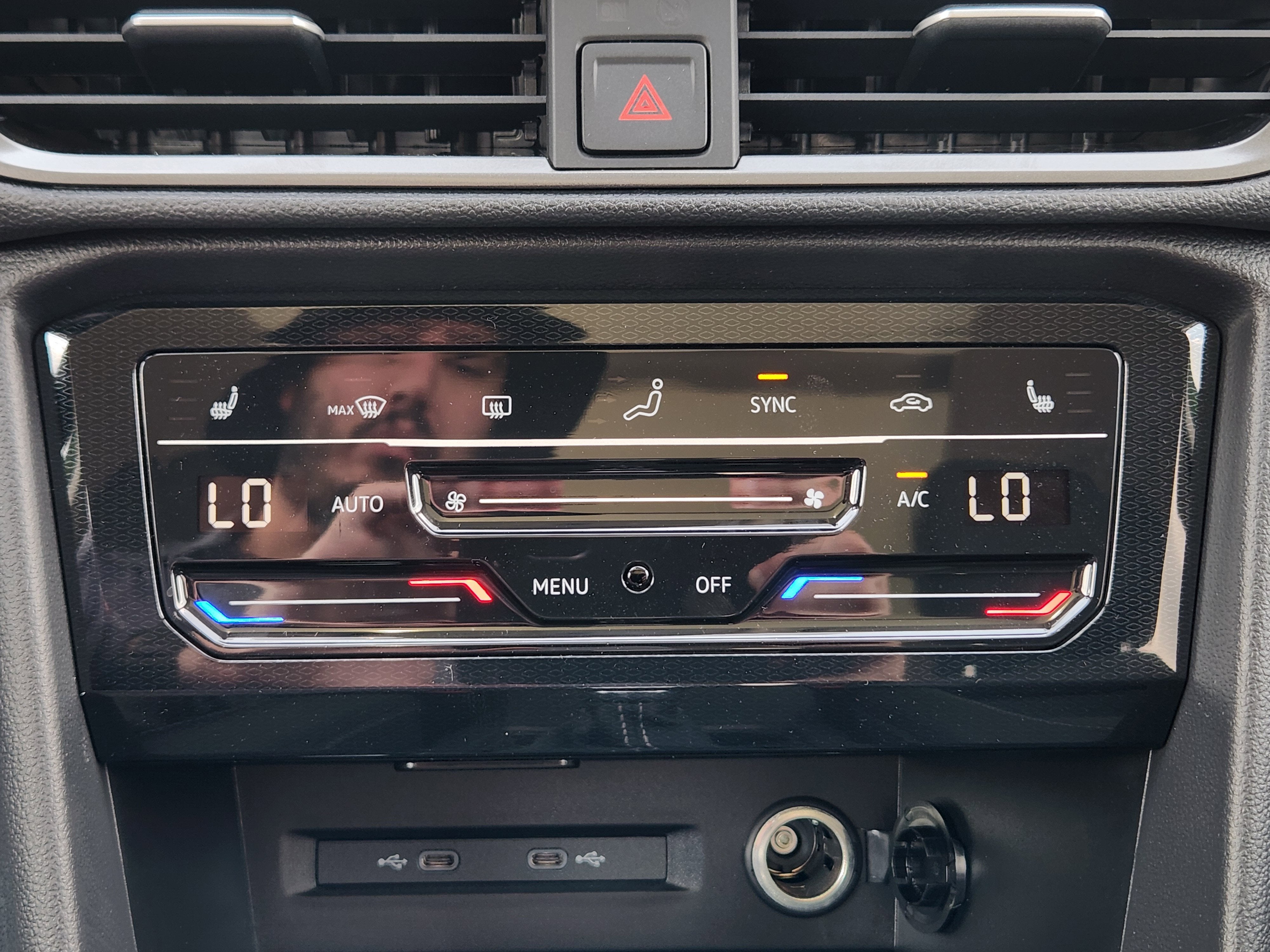 2025 Volkswagen Taos SE Black