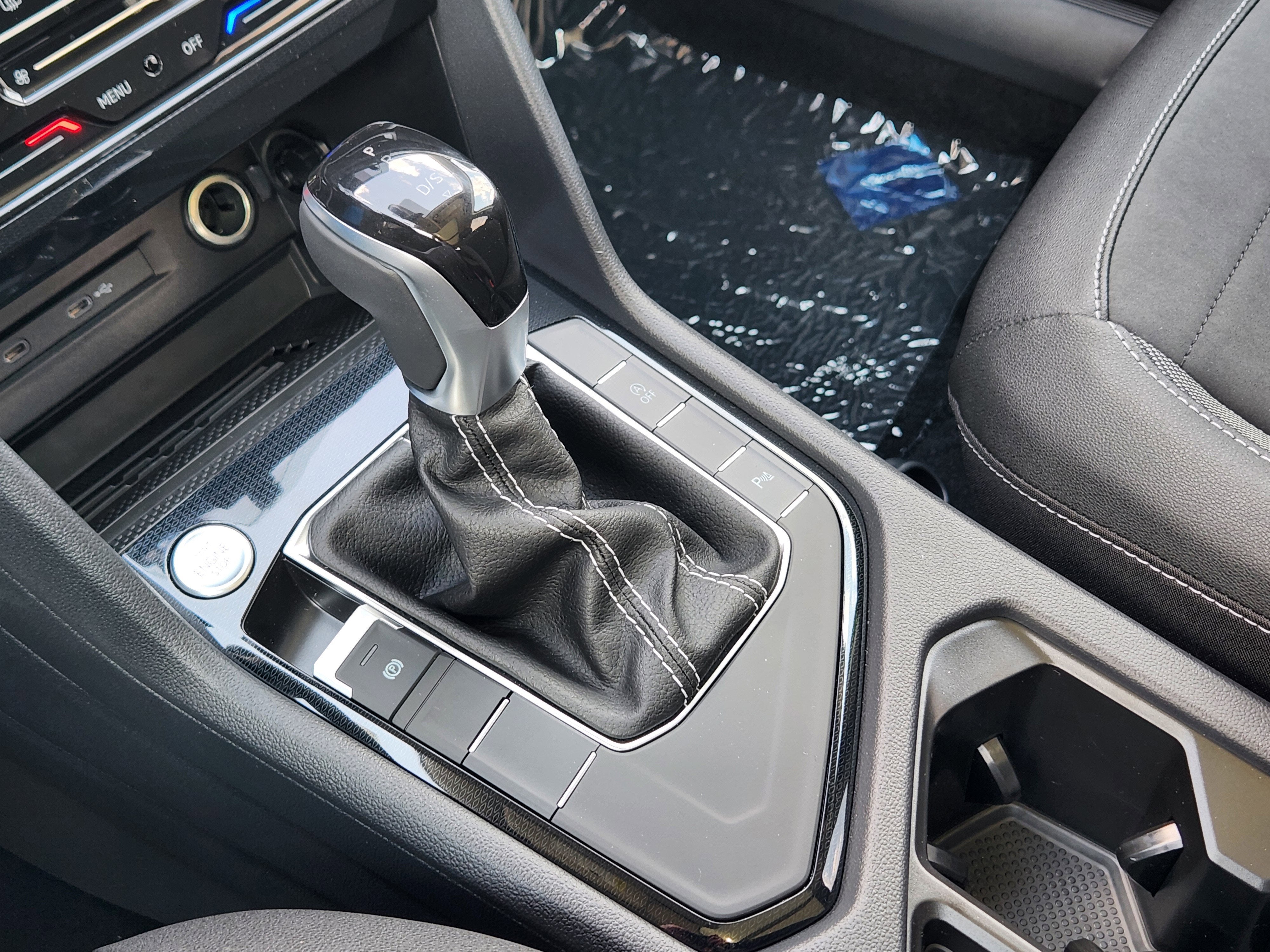 2025 Volkswagen Taos SE Black