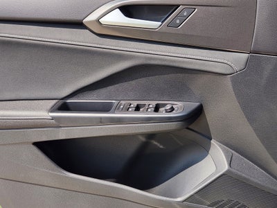 2025 Volkswagen Taos SE Black