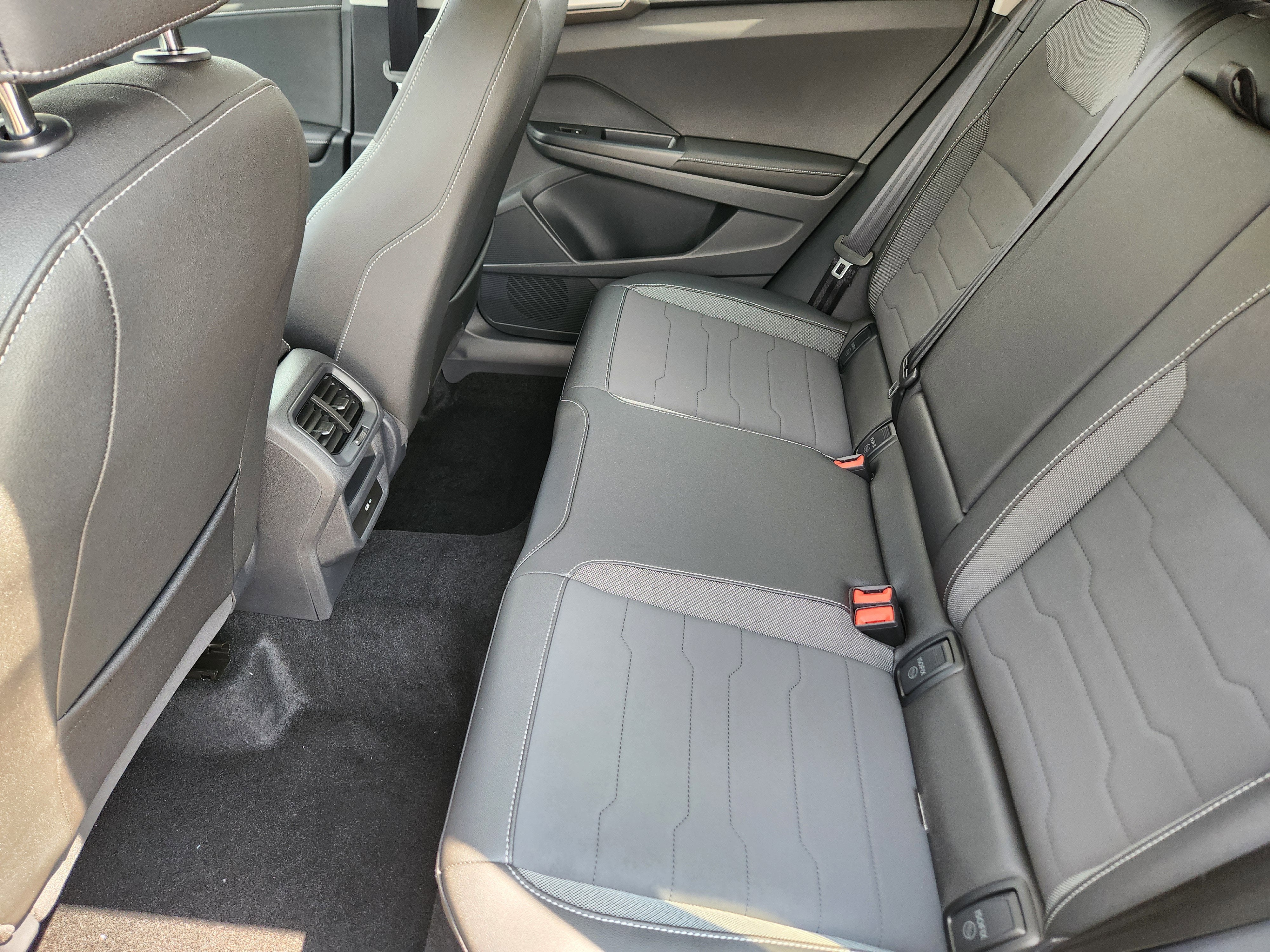 2025 Volkswagen Taos SE Black