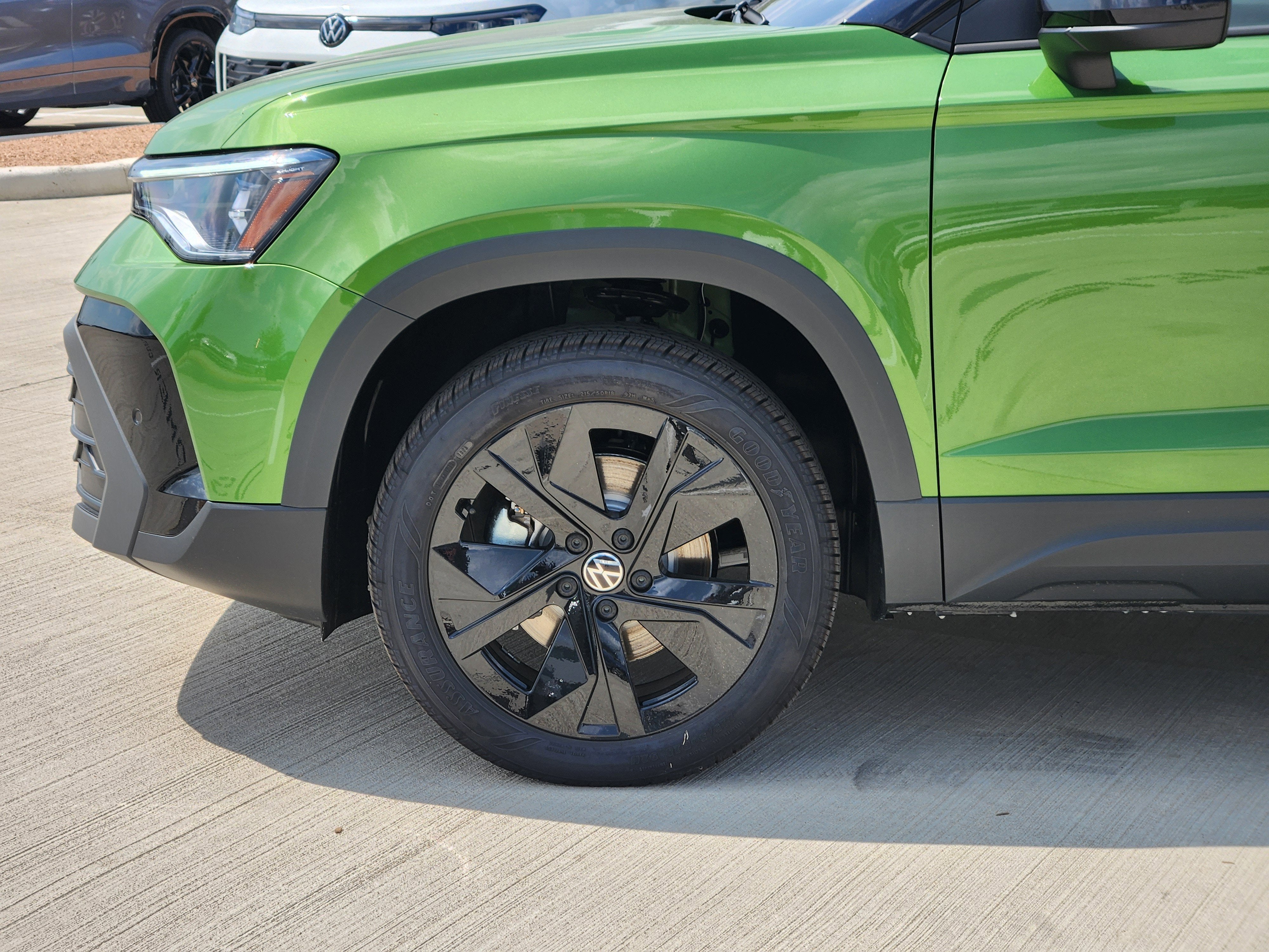 2025 Volkswagen Taos SE Black