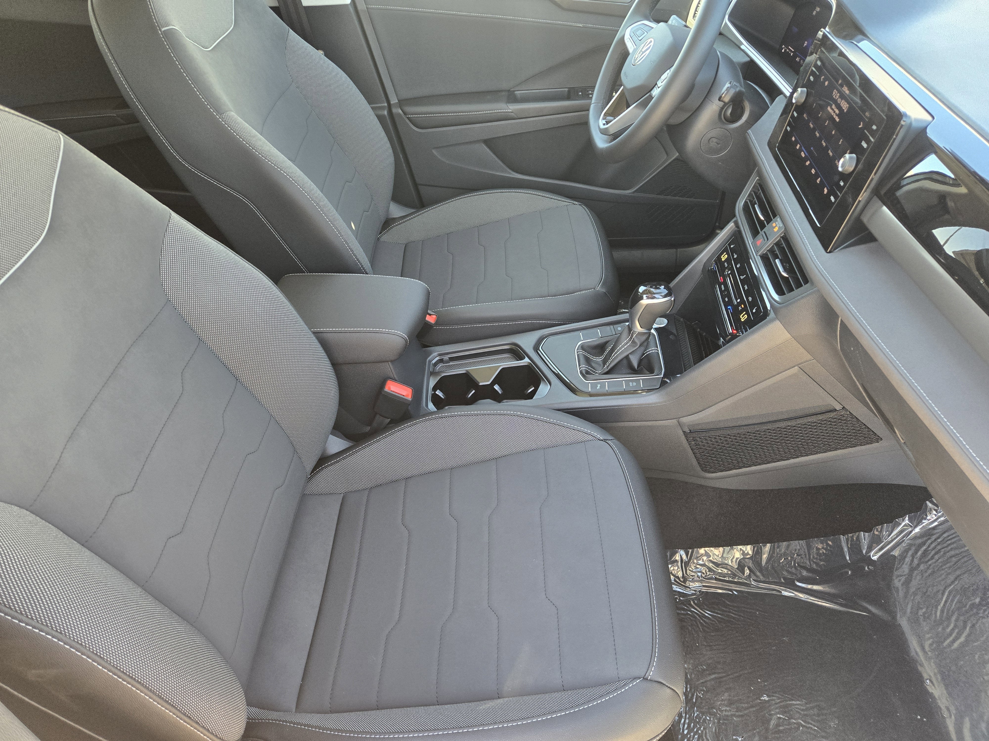 2026 Volkswagen Taos SE Black