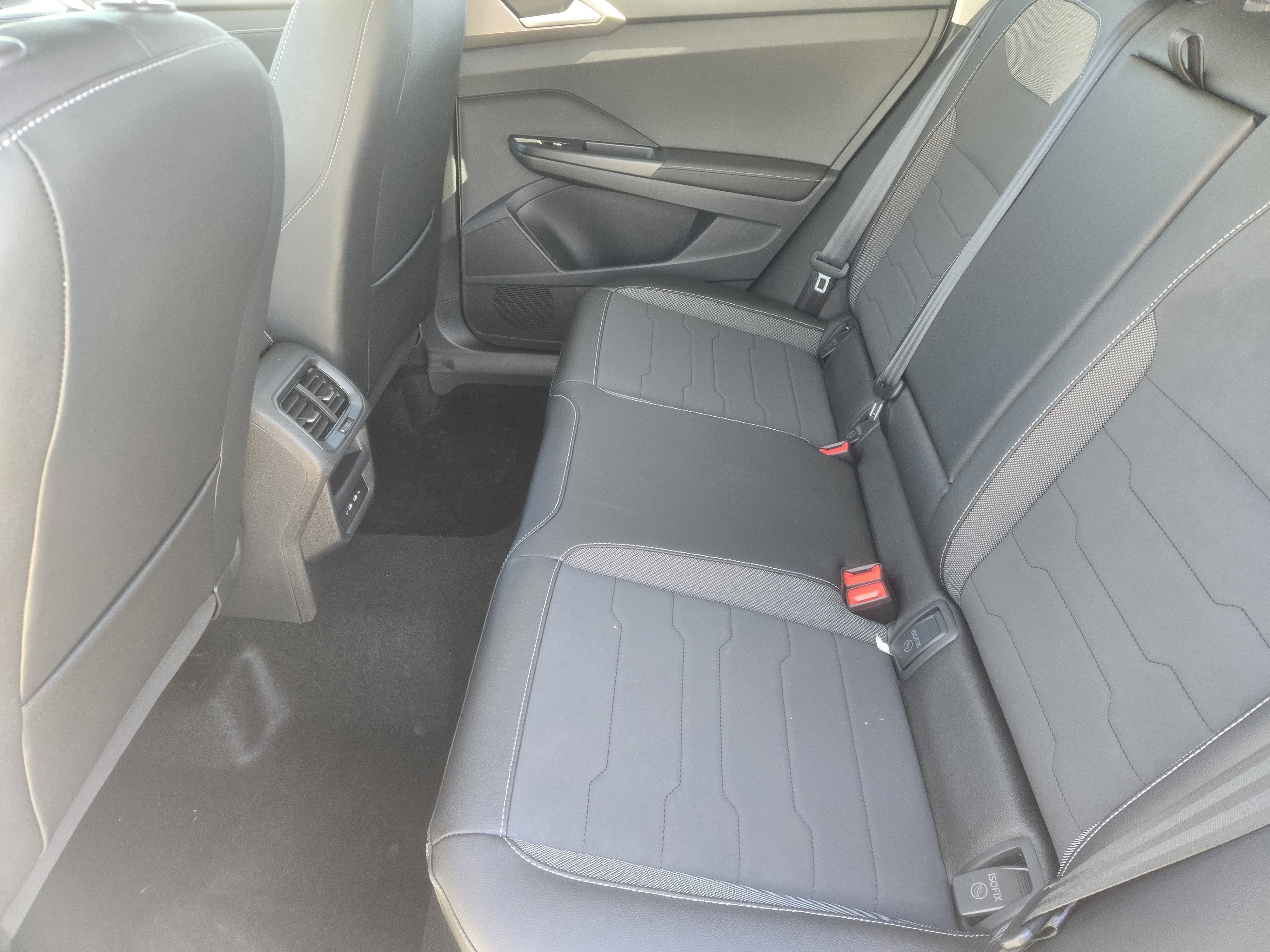 2026 Volkswagen Taos SE Black