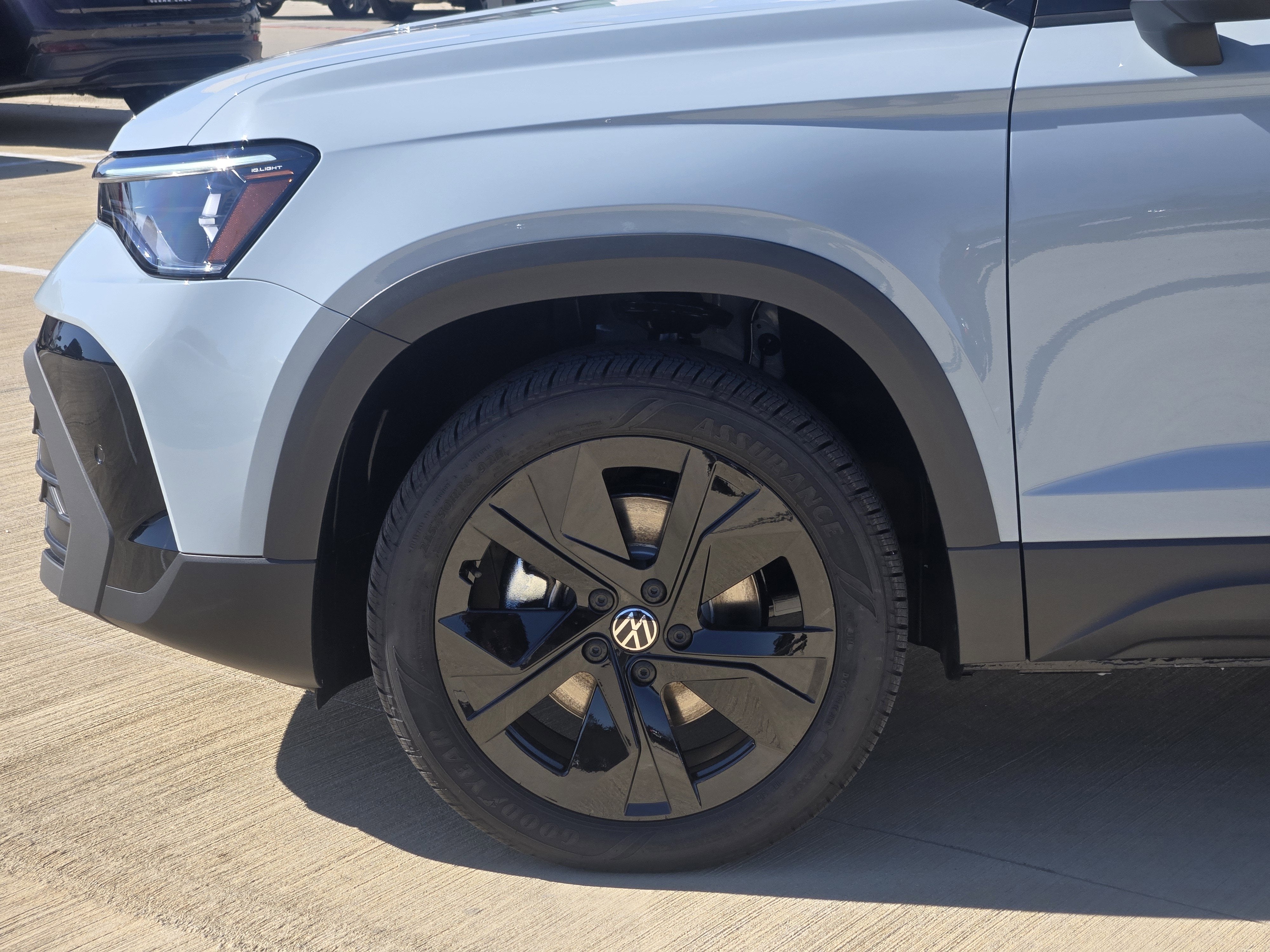 2026 Volkswagen Taos SE Black