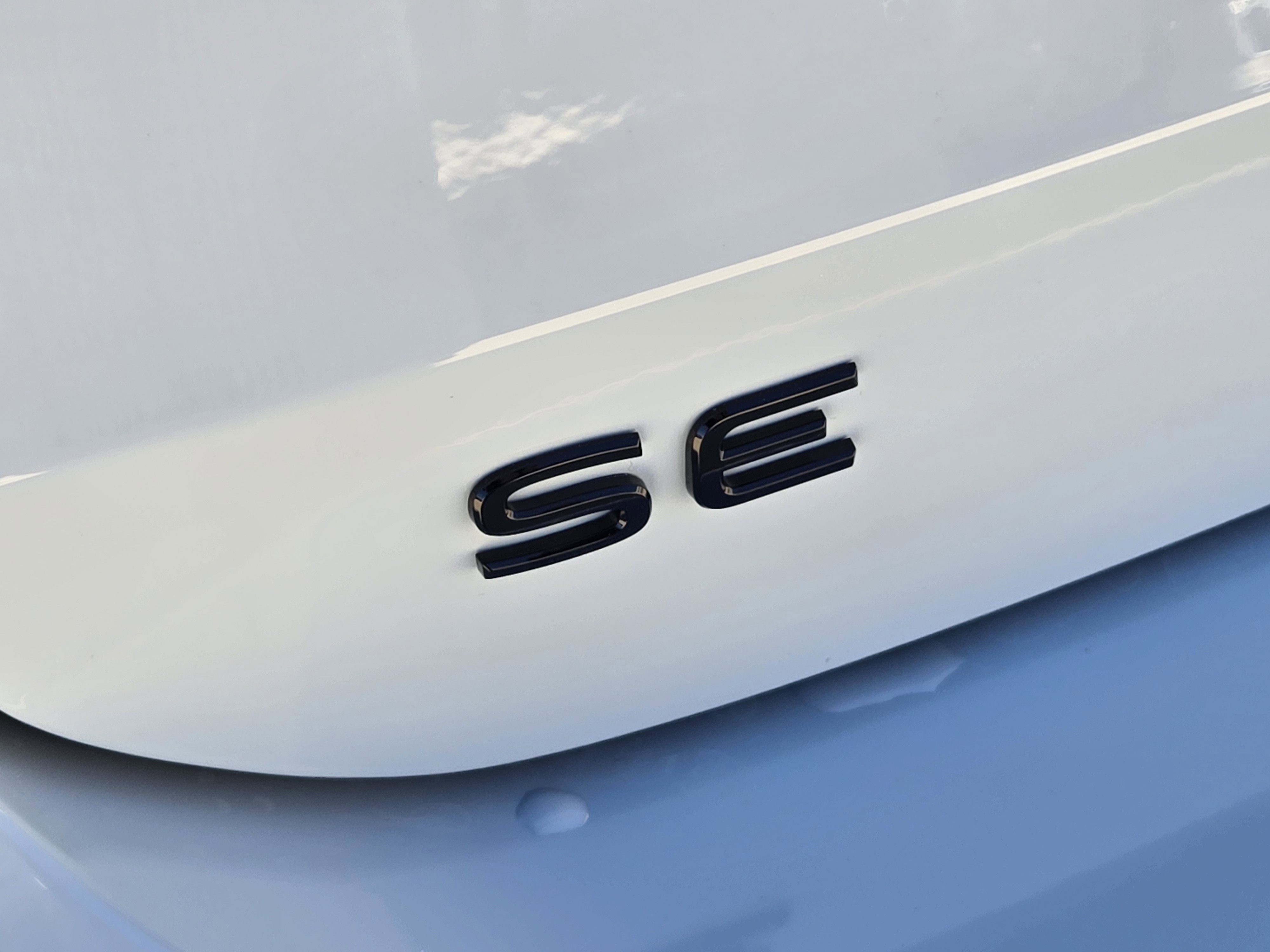 2026 Volkswagen Taos SE Black