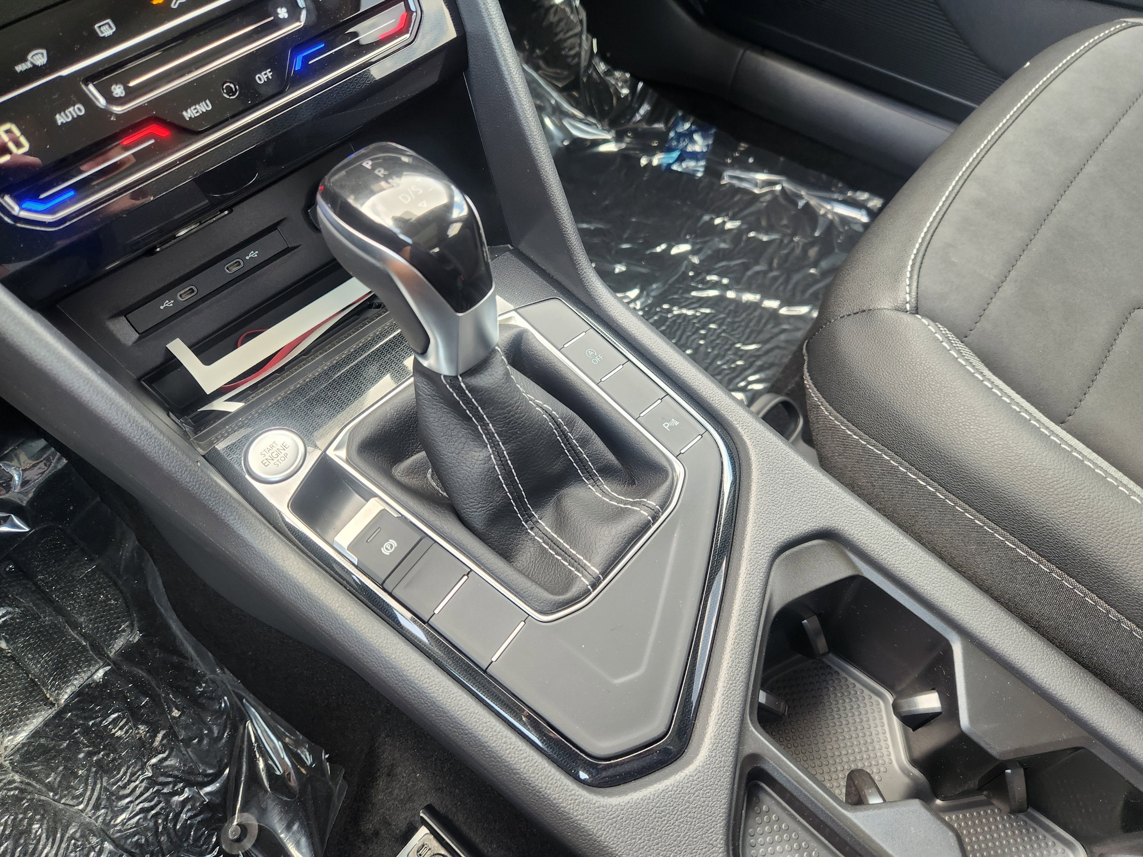 2026 Volkswagen Taos SE Black