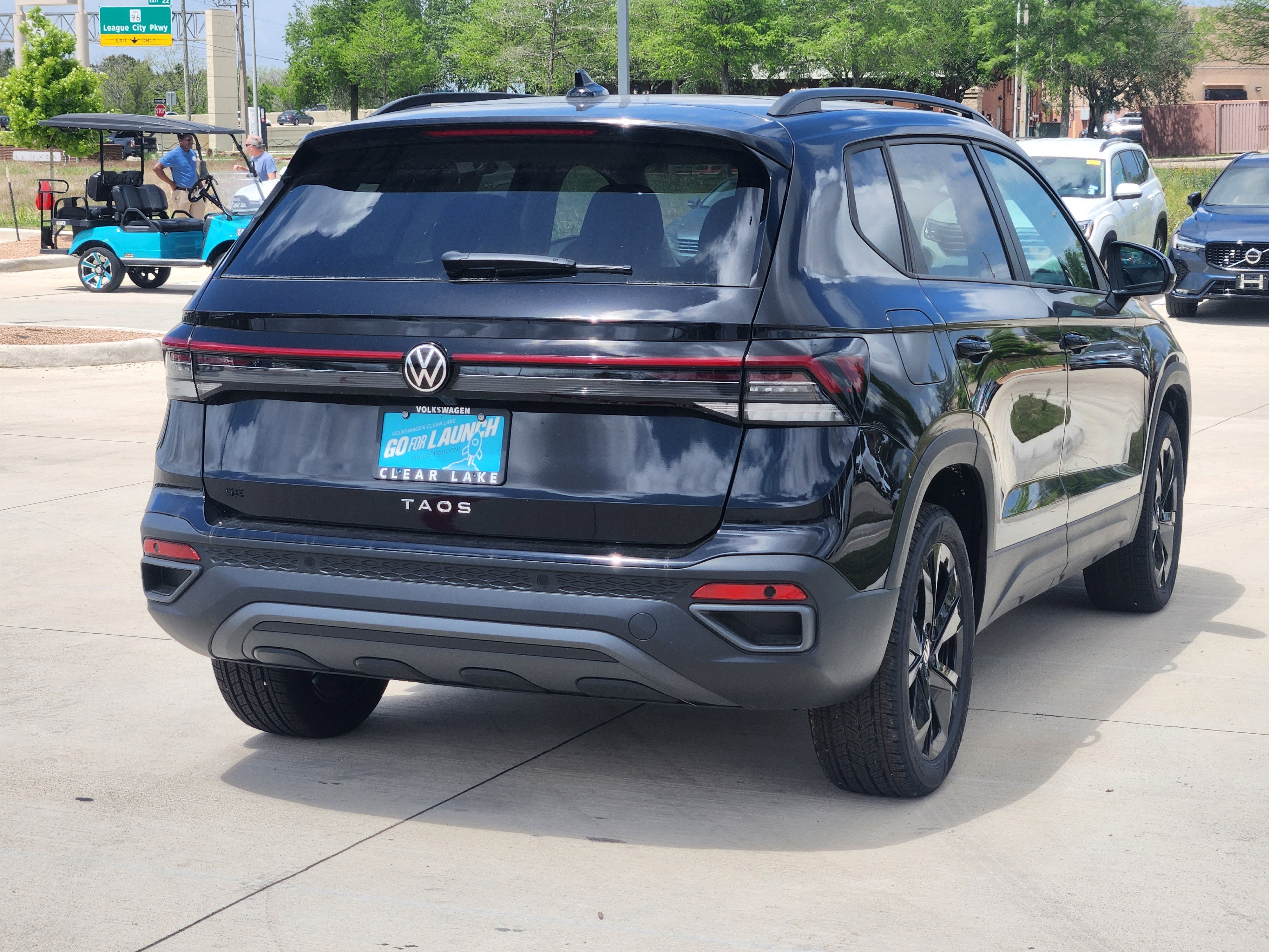 2026 Volkswagen Taos SE Black