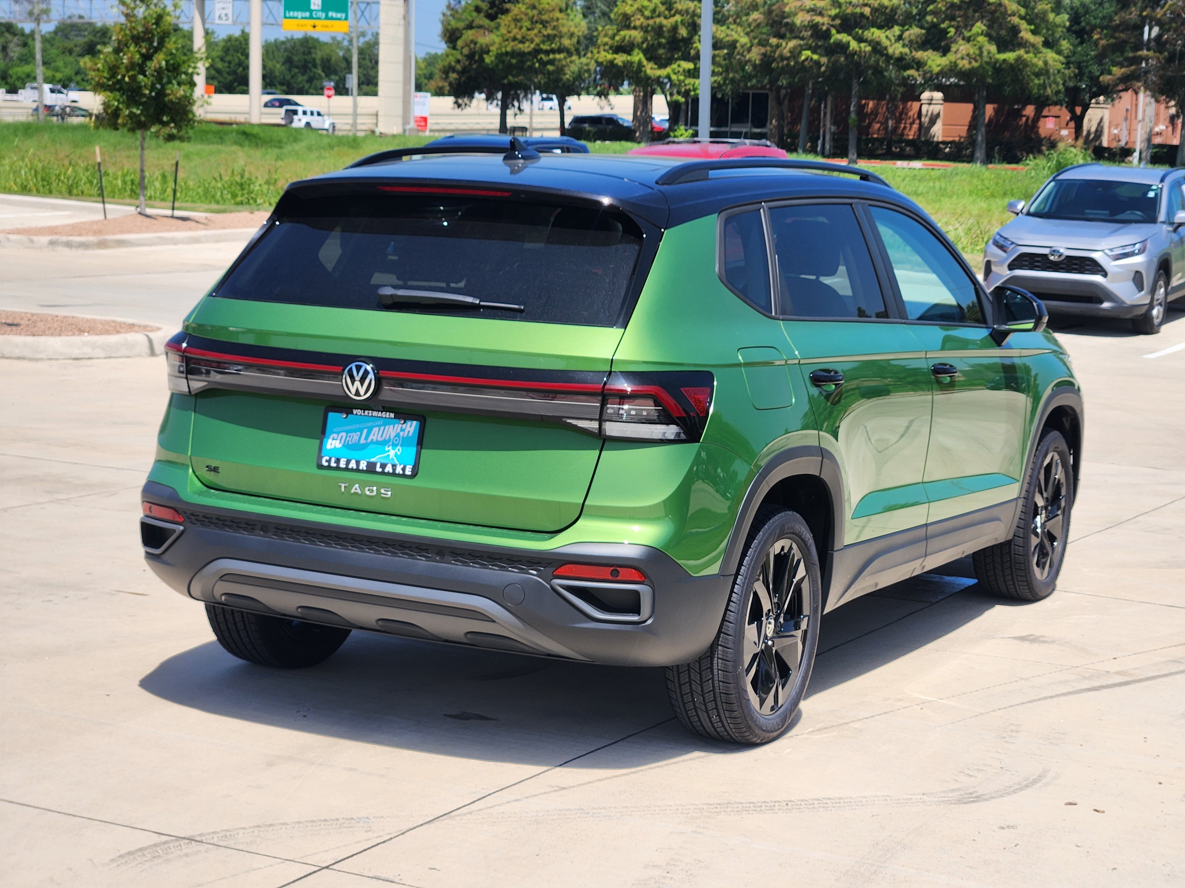 2026 Volkswagen Taos SE Black
