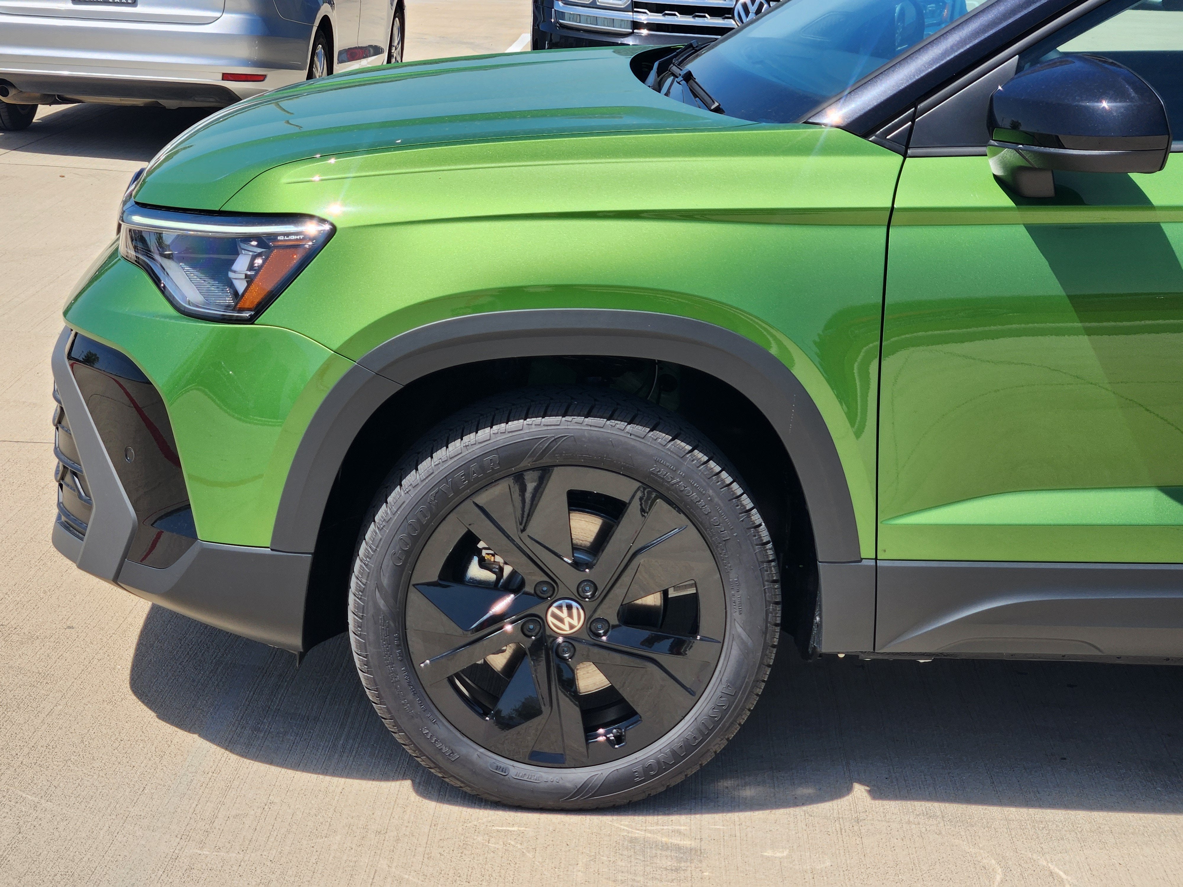 2026 Volkswagen Taos SE Black