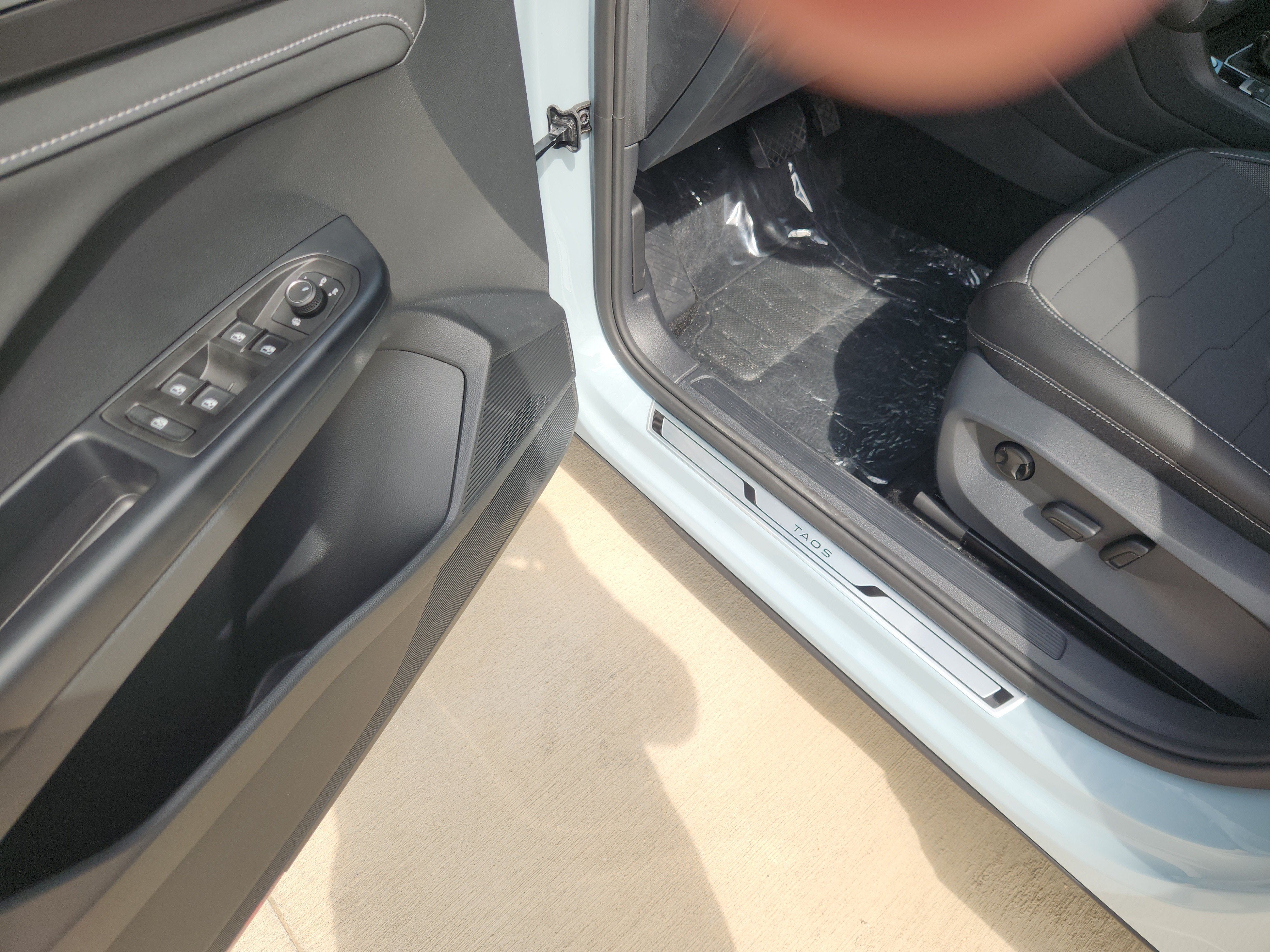 2027 Volkswagen Taos SE Black