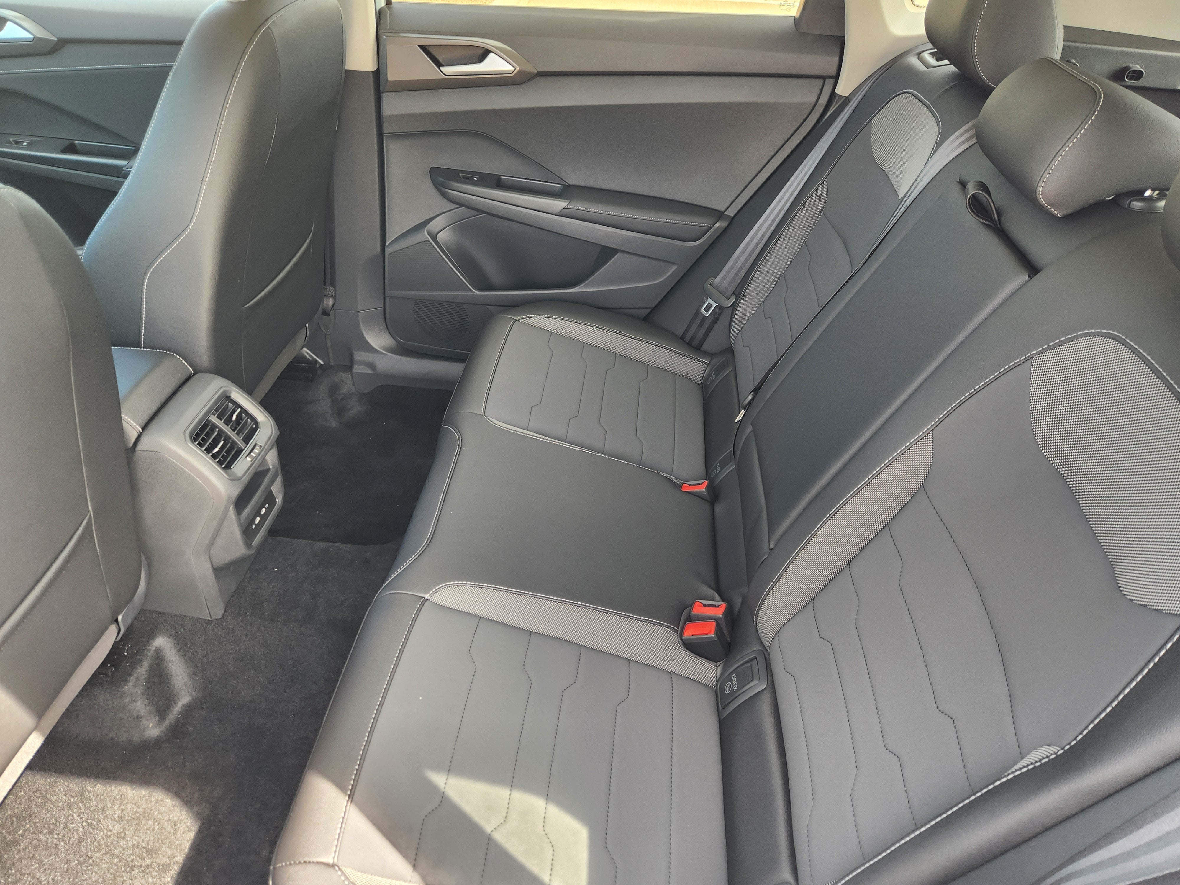 2027 Volkswagen Taos SE Black