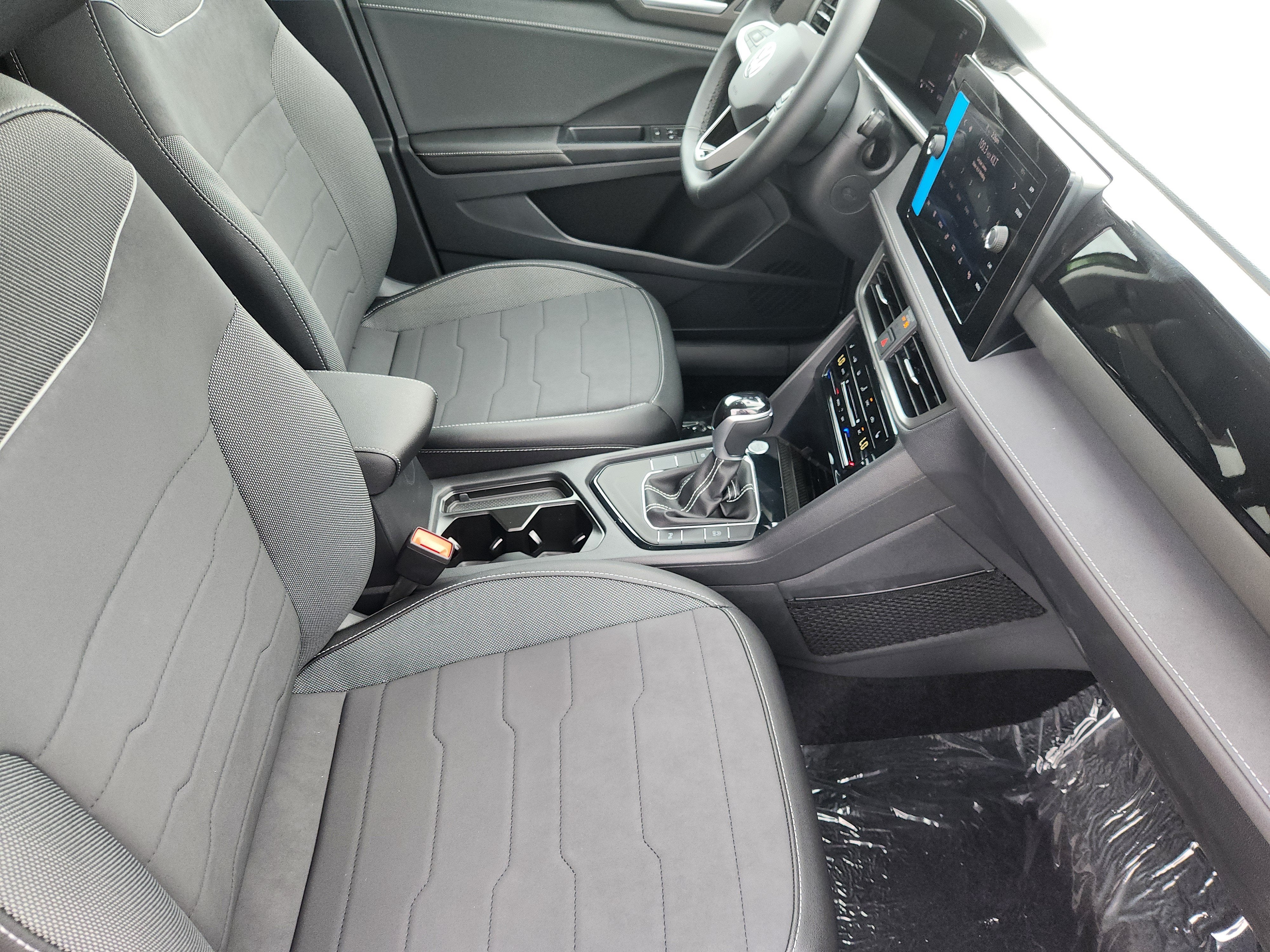 2027 Volkswagen Taos SE Black