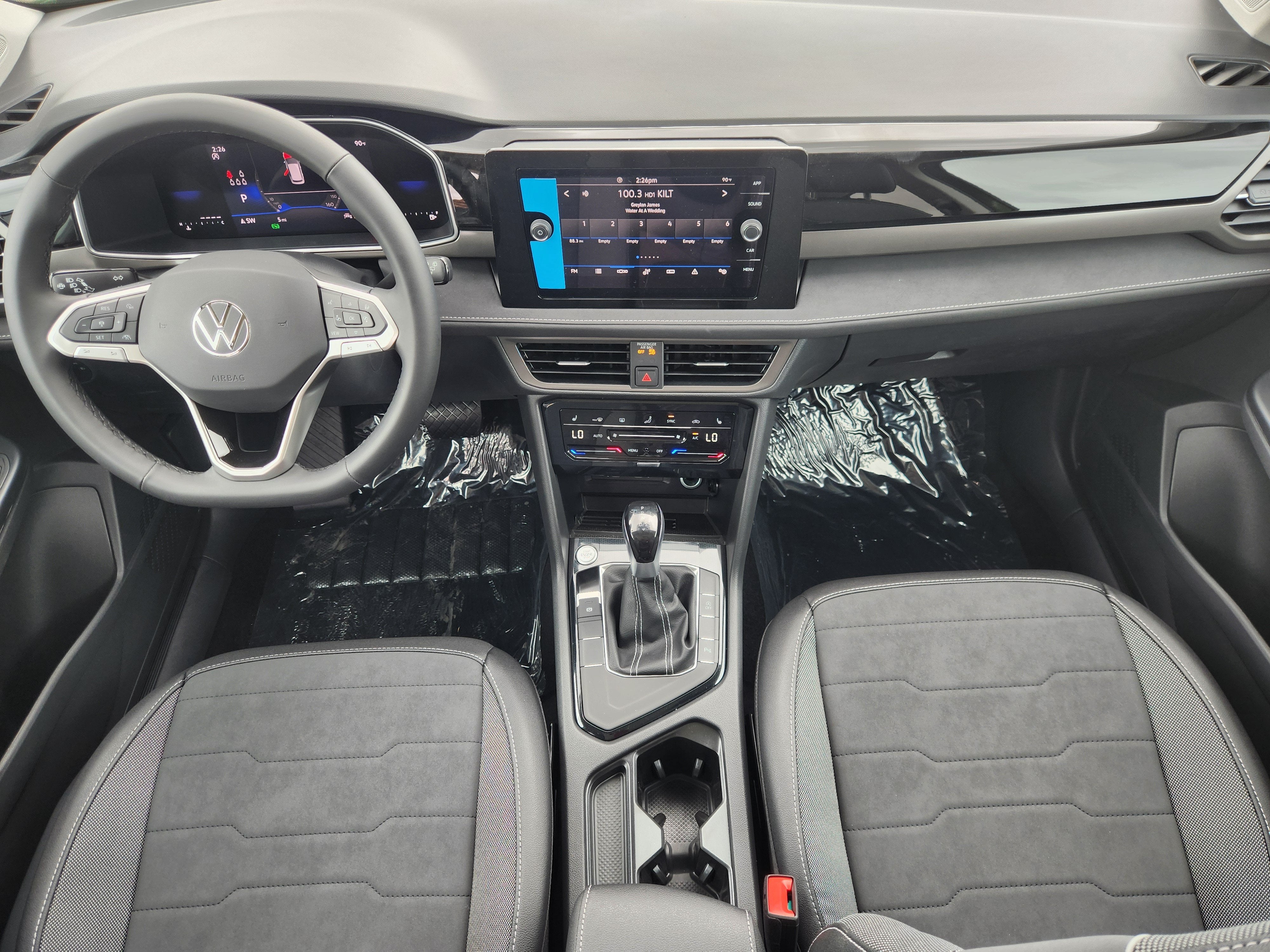 2027 Volkswagen Taos SE Black