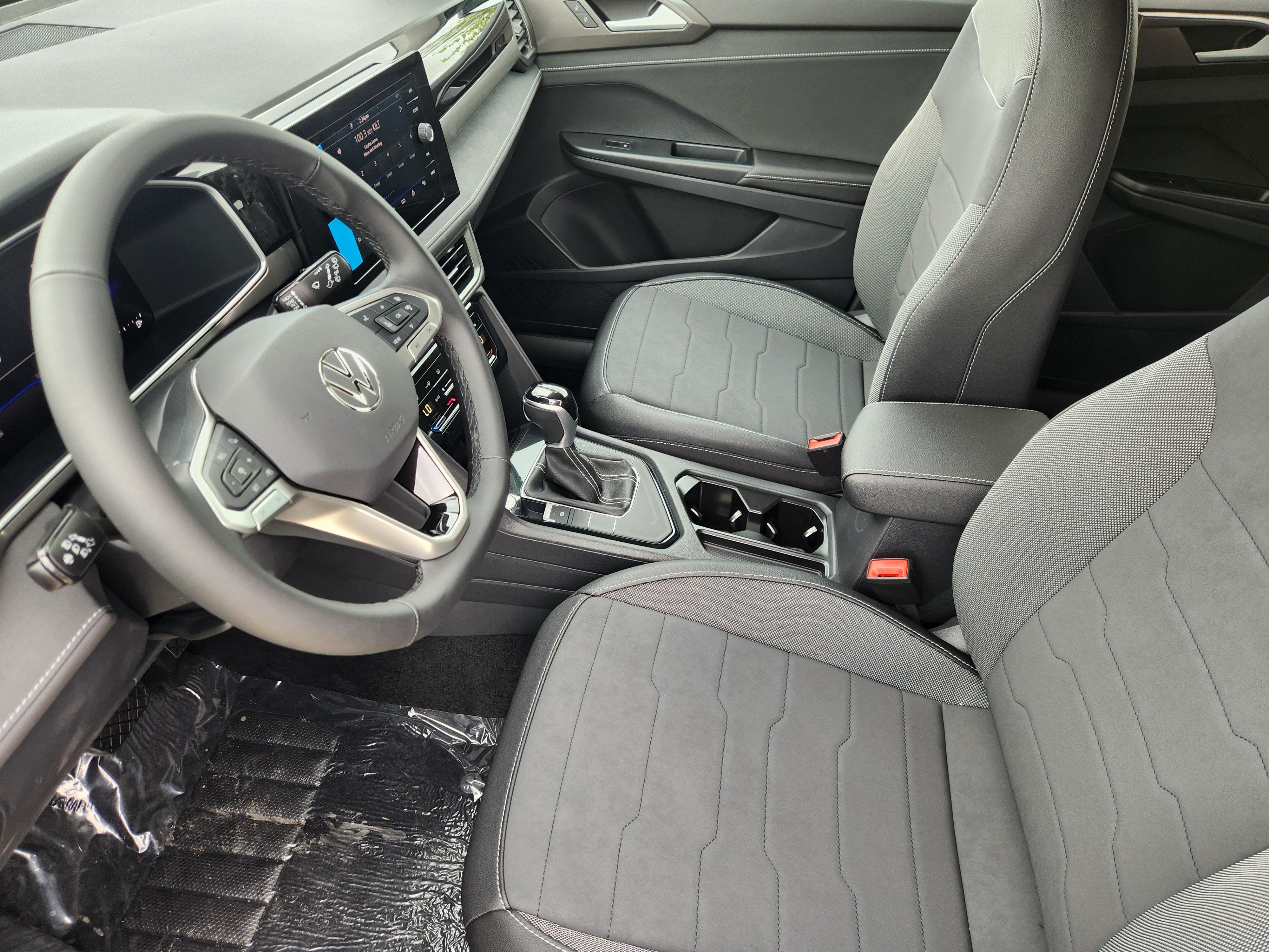 2027 Volkswagen Taos SE Black