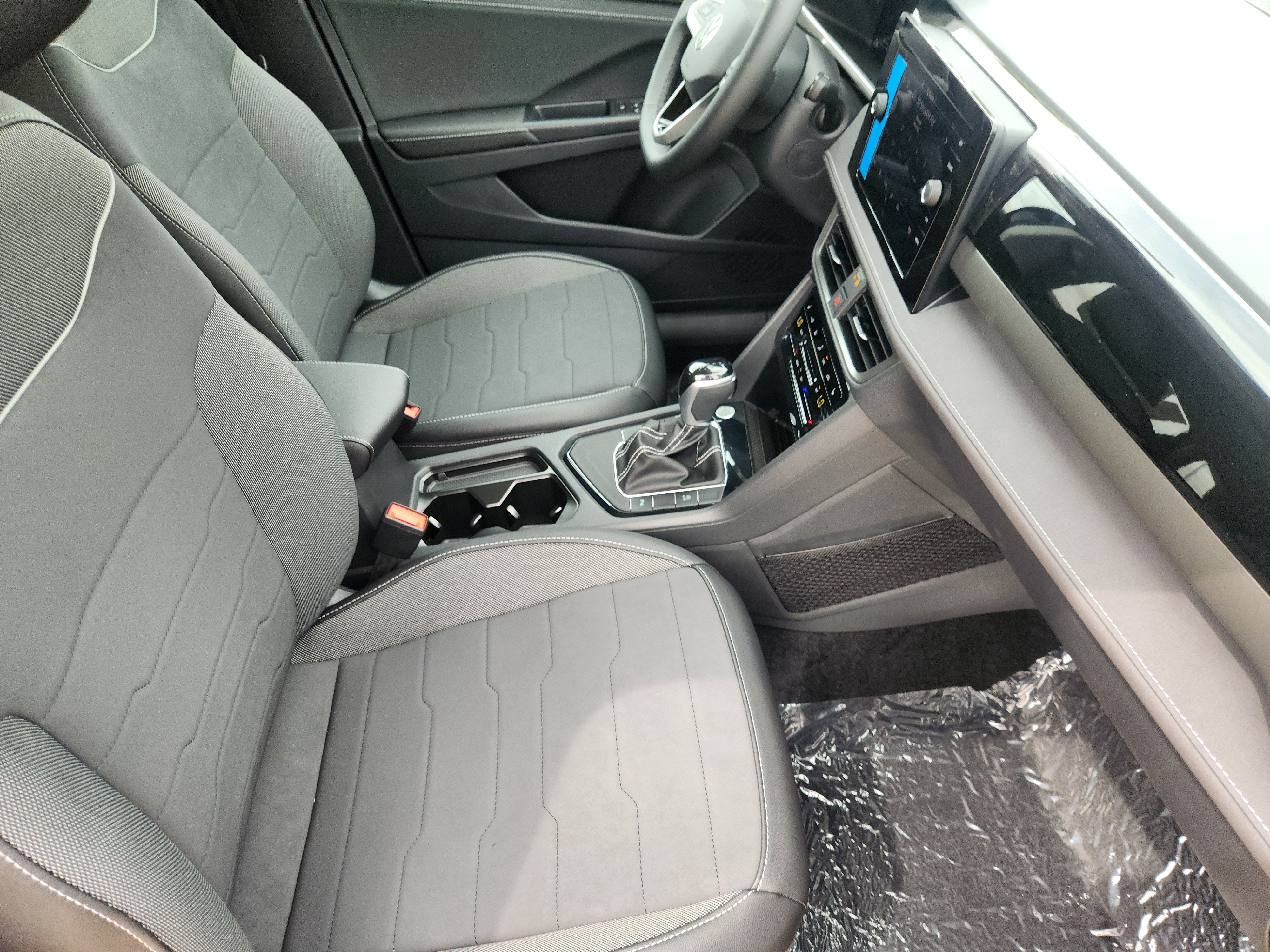 2027 Volkswagen Taos SE Black