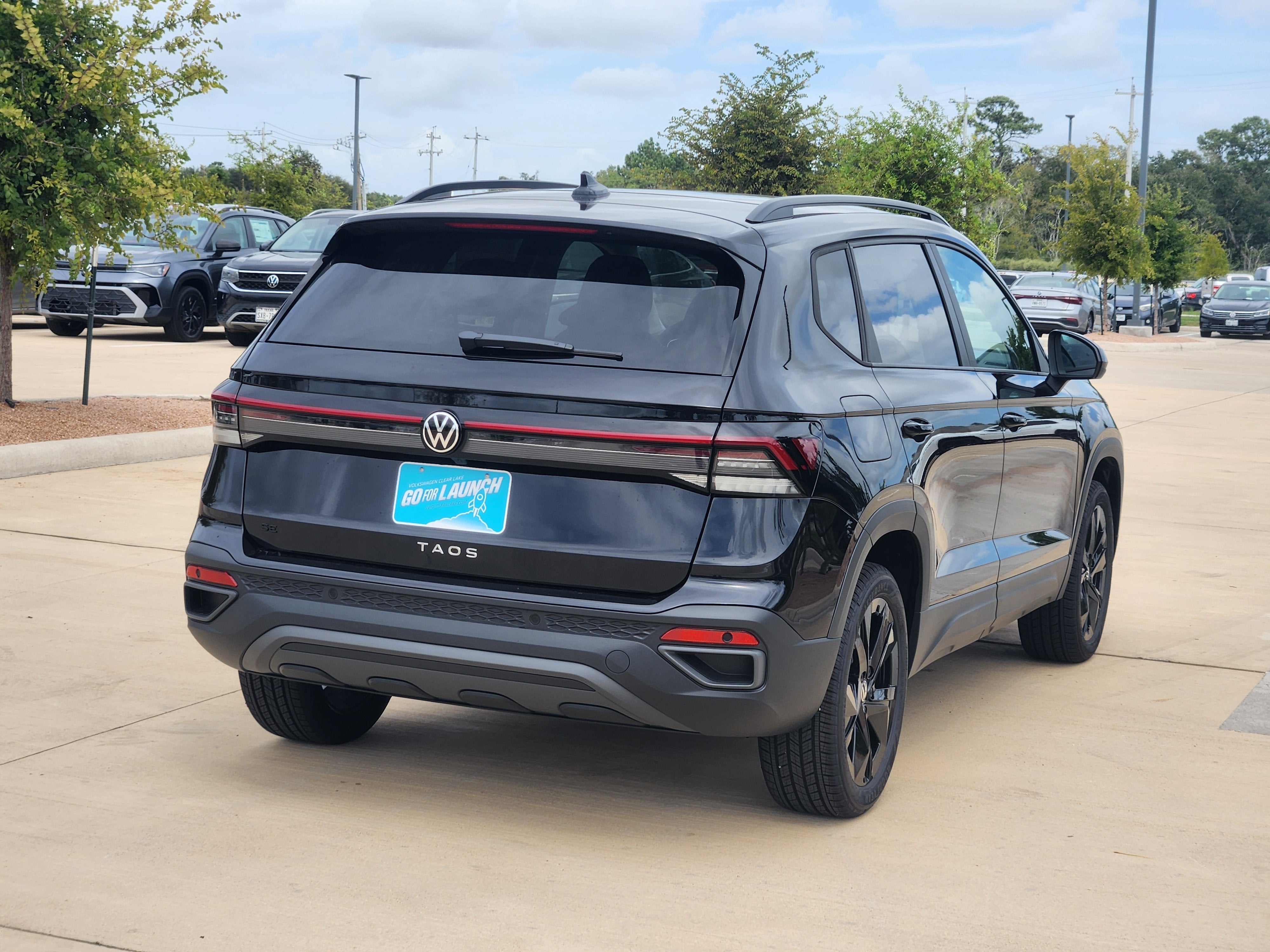 2027 Volkswagen Taos SE Black