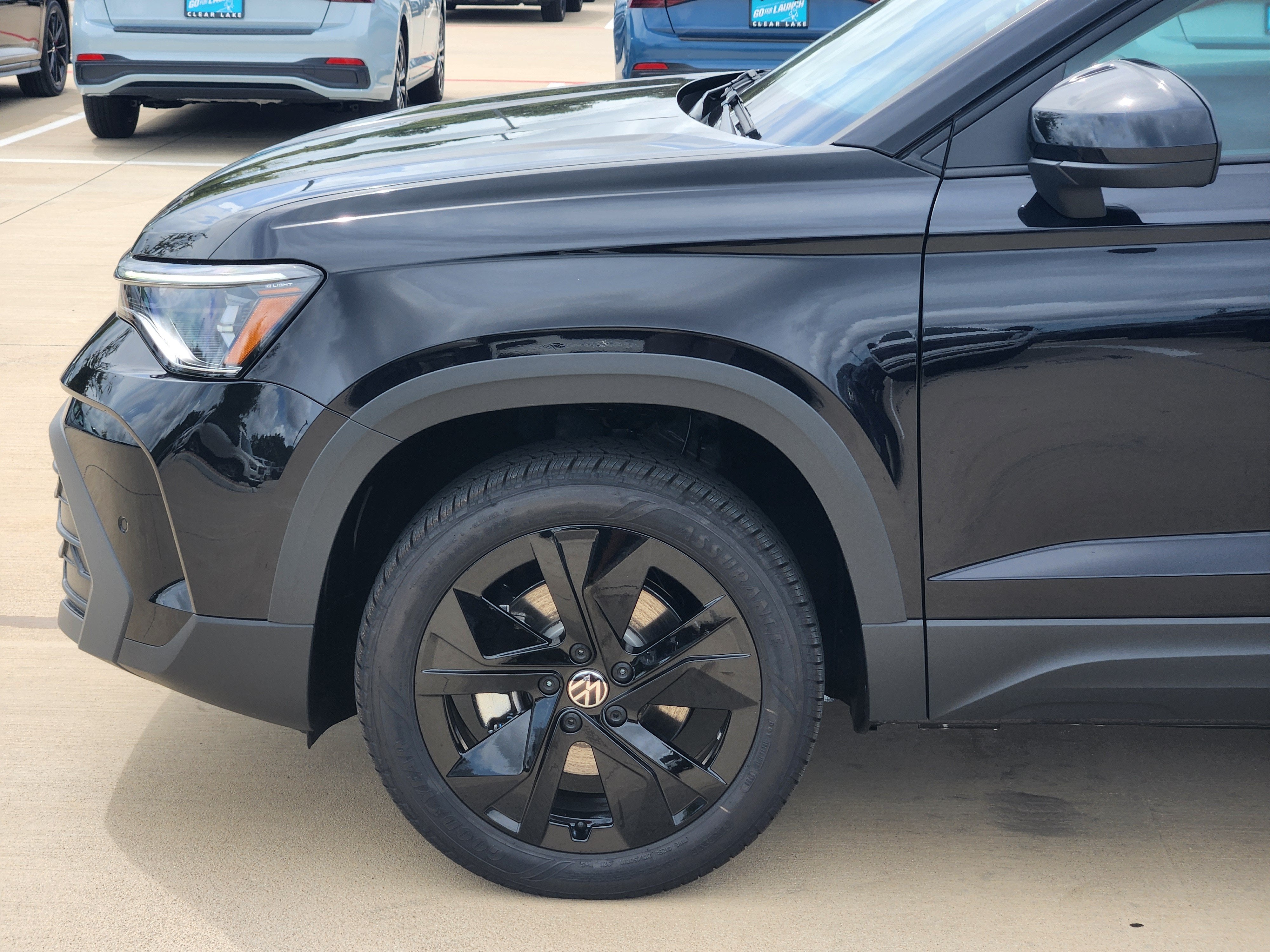 2027 Volkswagen Taos SE Black