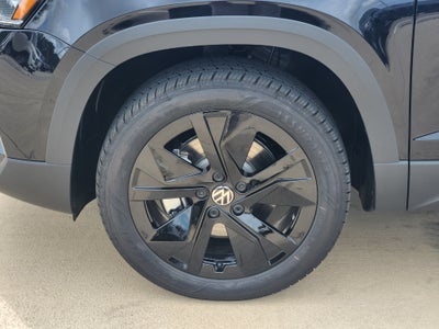 2027 Volkswagen Taos SE Black
