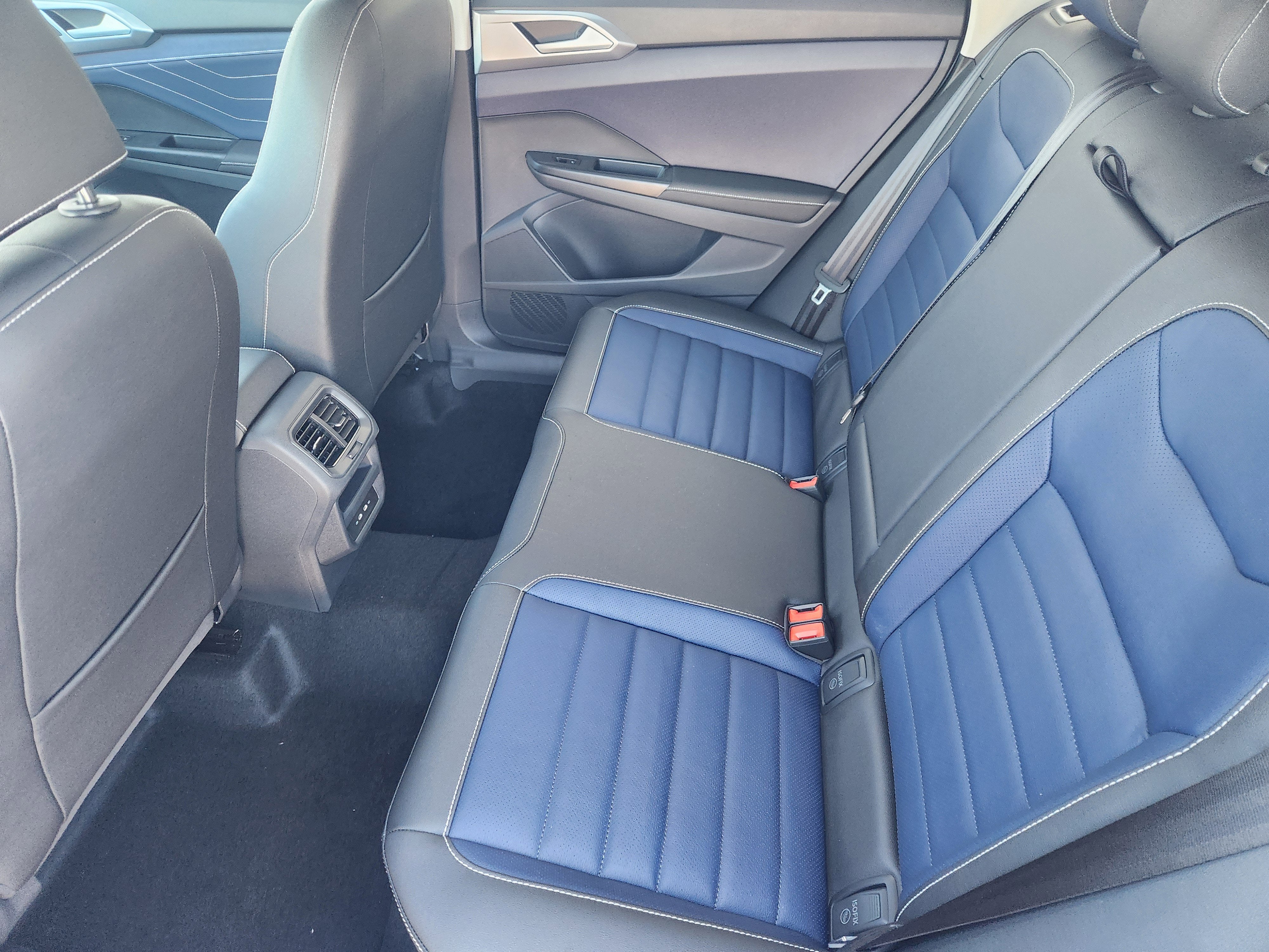 2026 Volkswagen Taos SEL