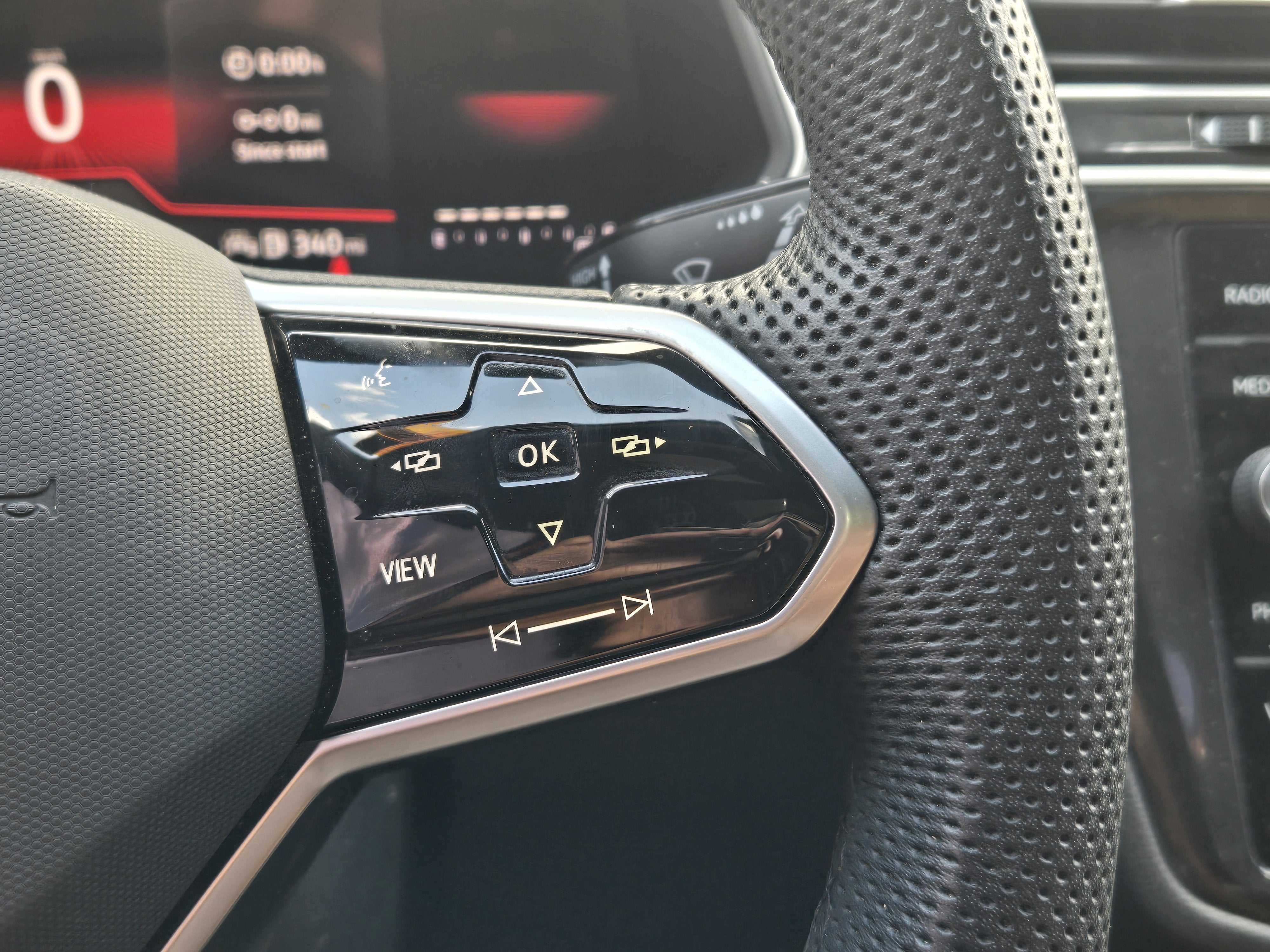 2024 Volkswagen Tiguan SE R-Line Black