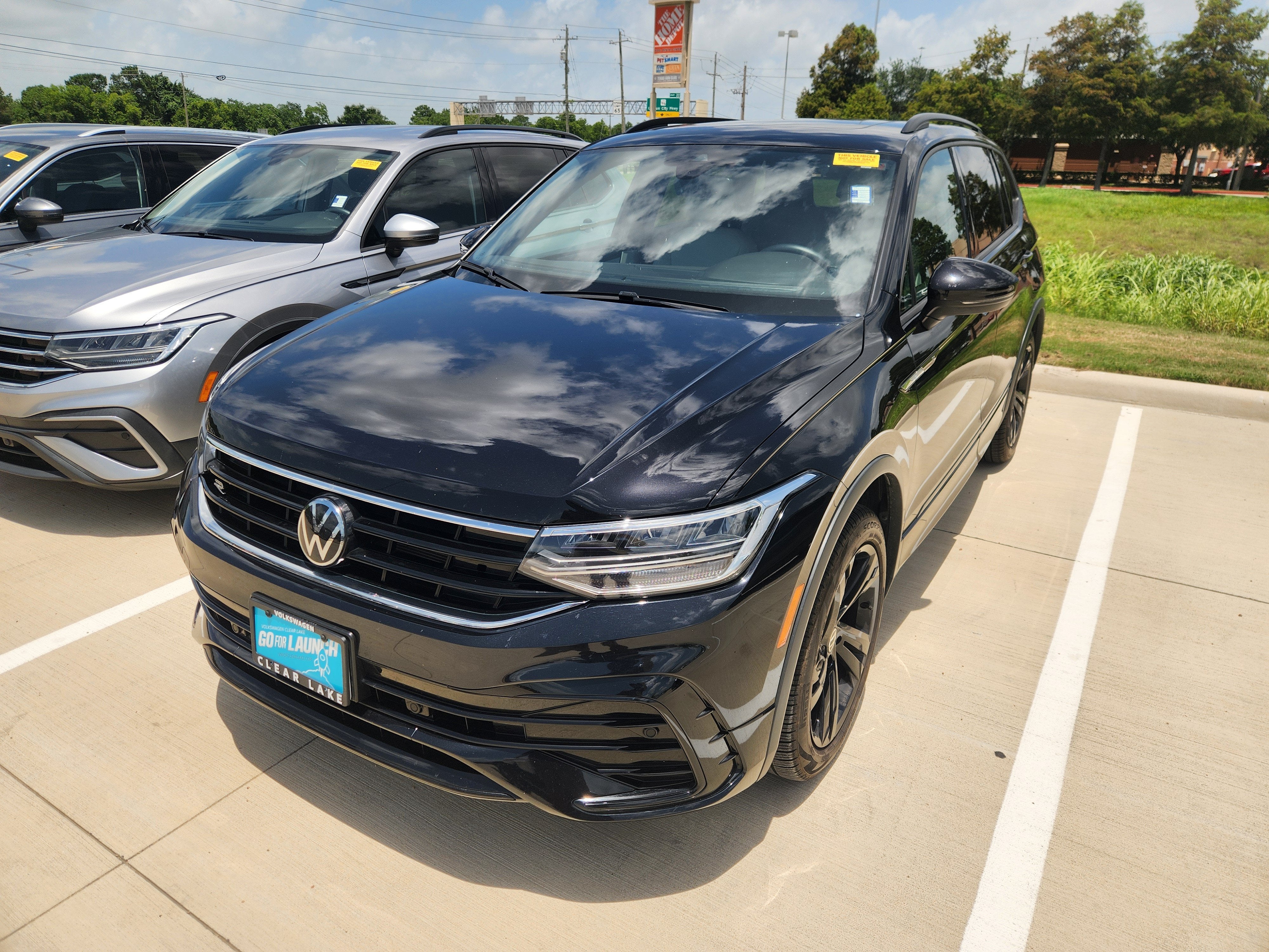 2024 Volkswagen Tiguan SE R-Line Black