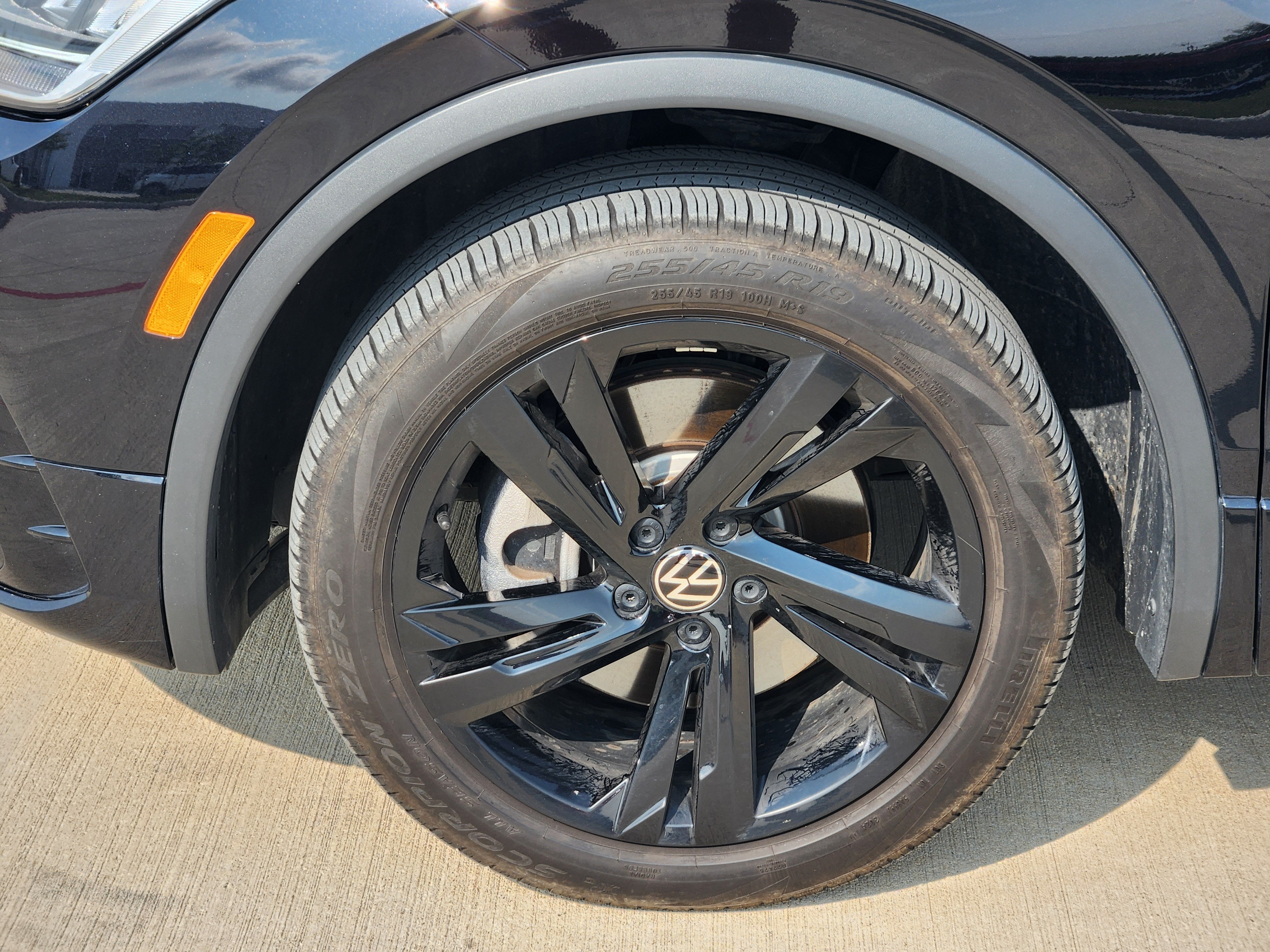 2024 Volkswagen Tiguan SE R-Line Black
