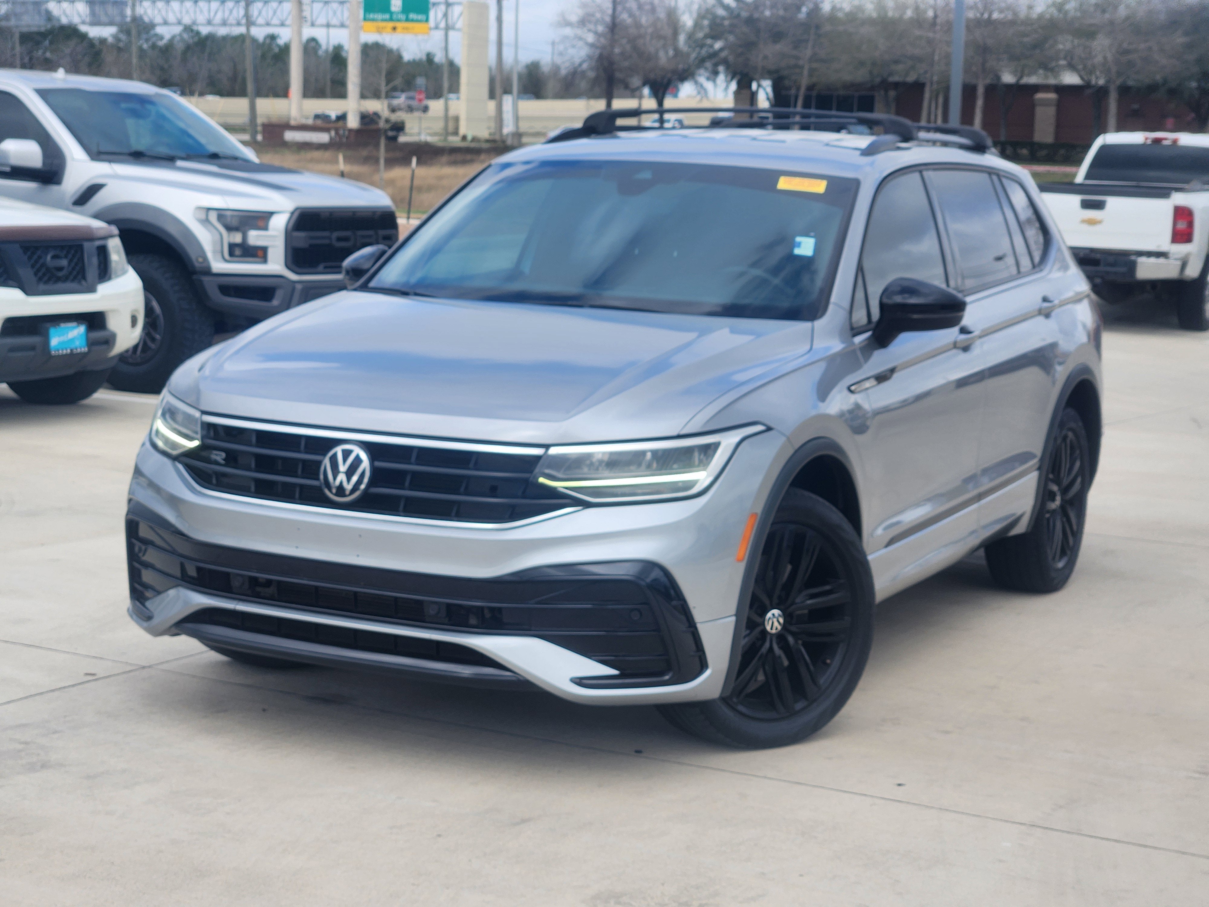 2022 Volkswagen Tiguan SE R-Line Black