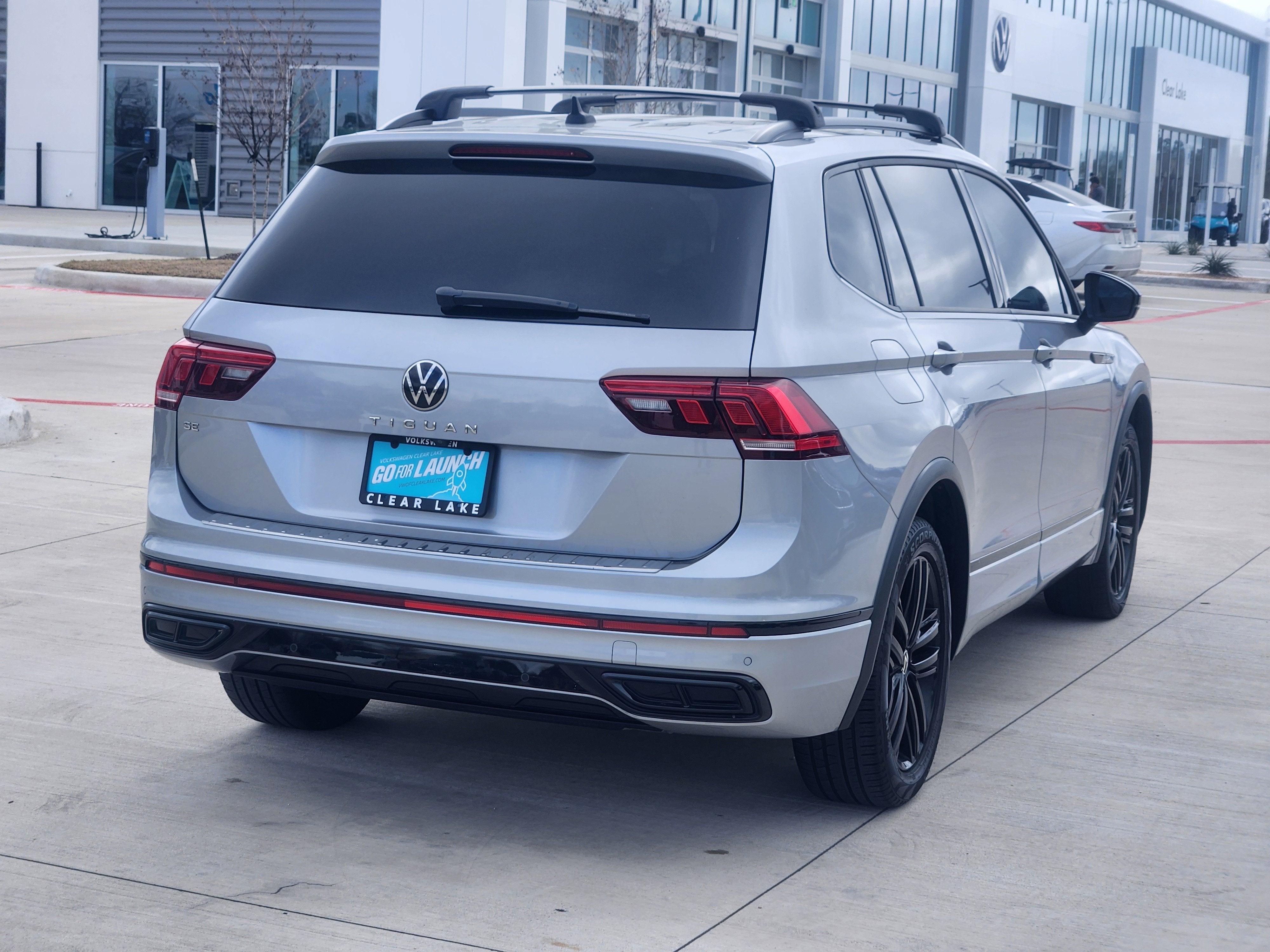 2022 Volkswagen Tiguan SE R-Line Black