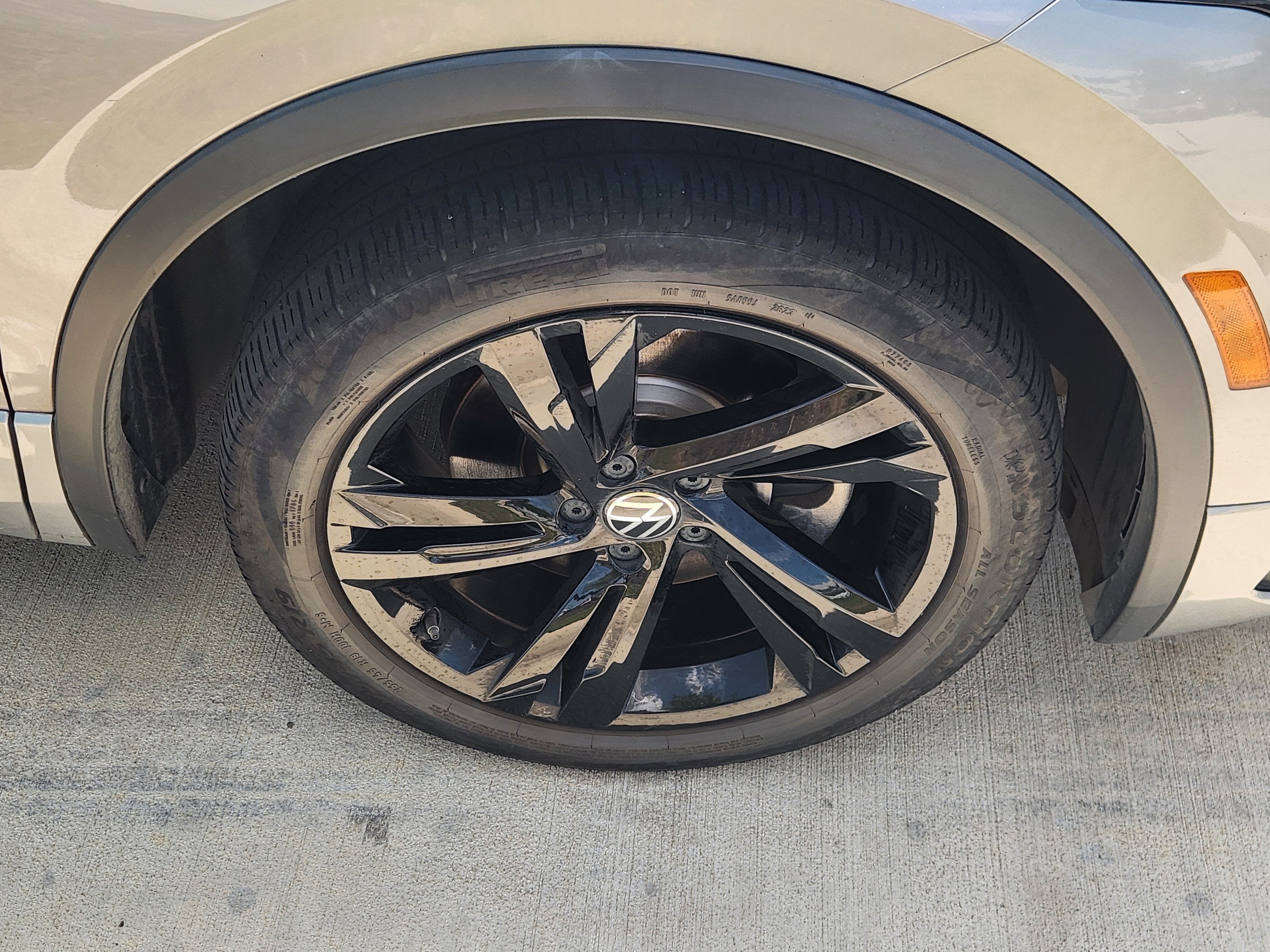 2023 Volkswagen Tiguan SE R-Line Black
