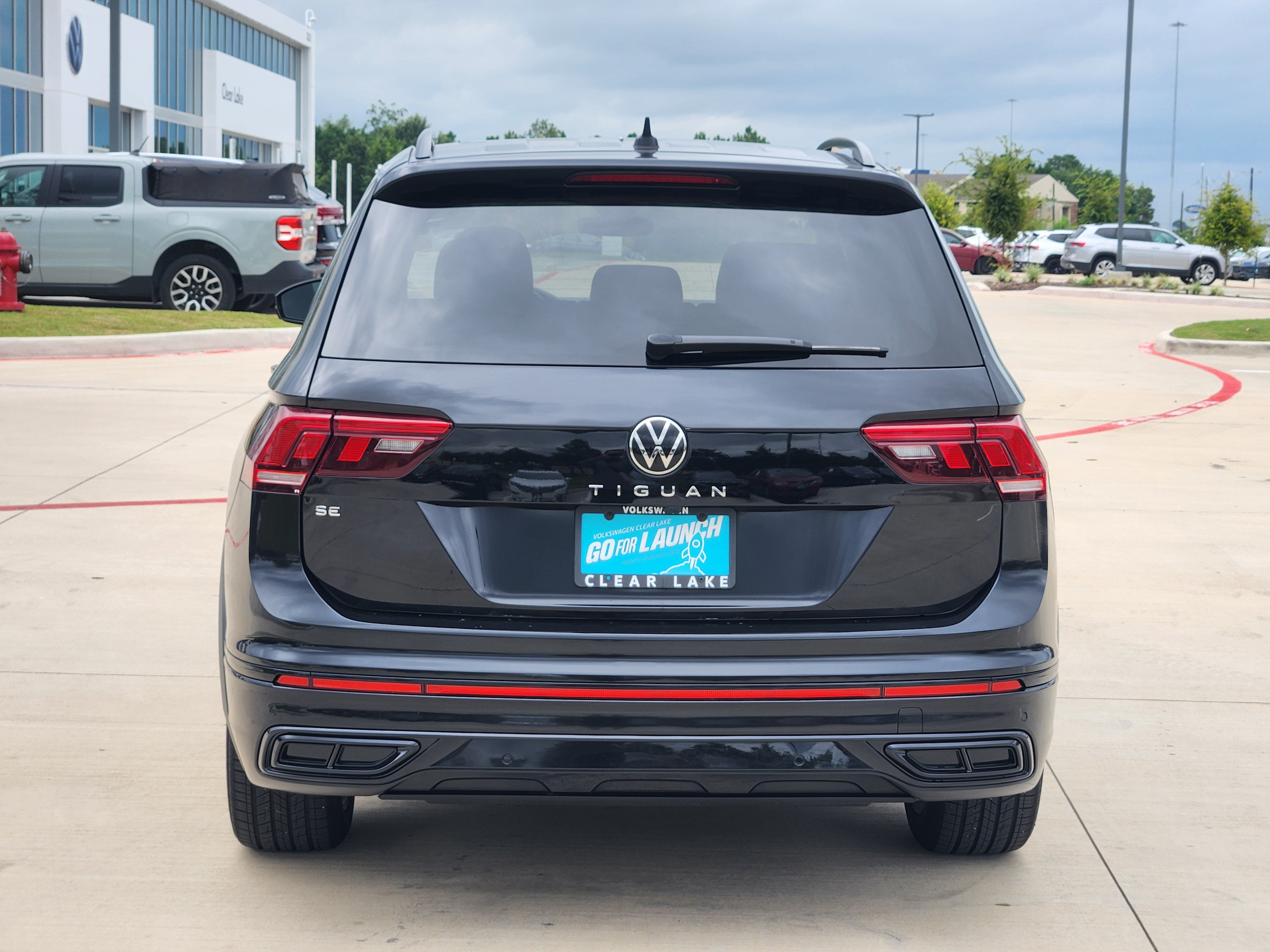 2024 Volkswagen Tiguan SE R-Line Black