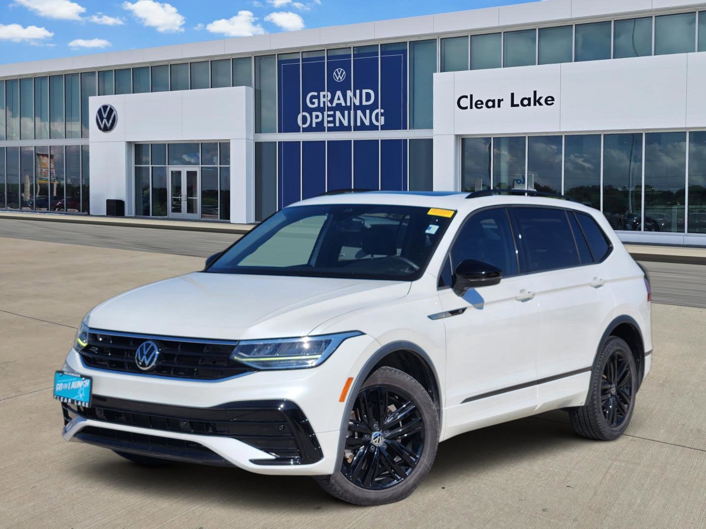 2022 Volkswagen Tiguan 2.0T SE R-Line Black's photo