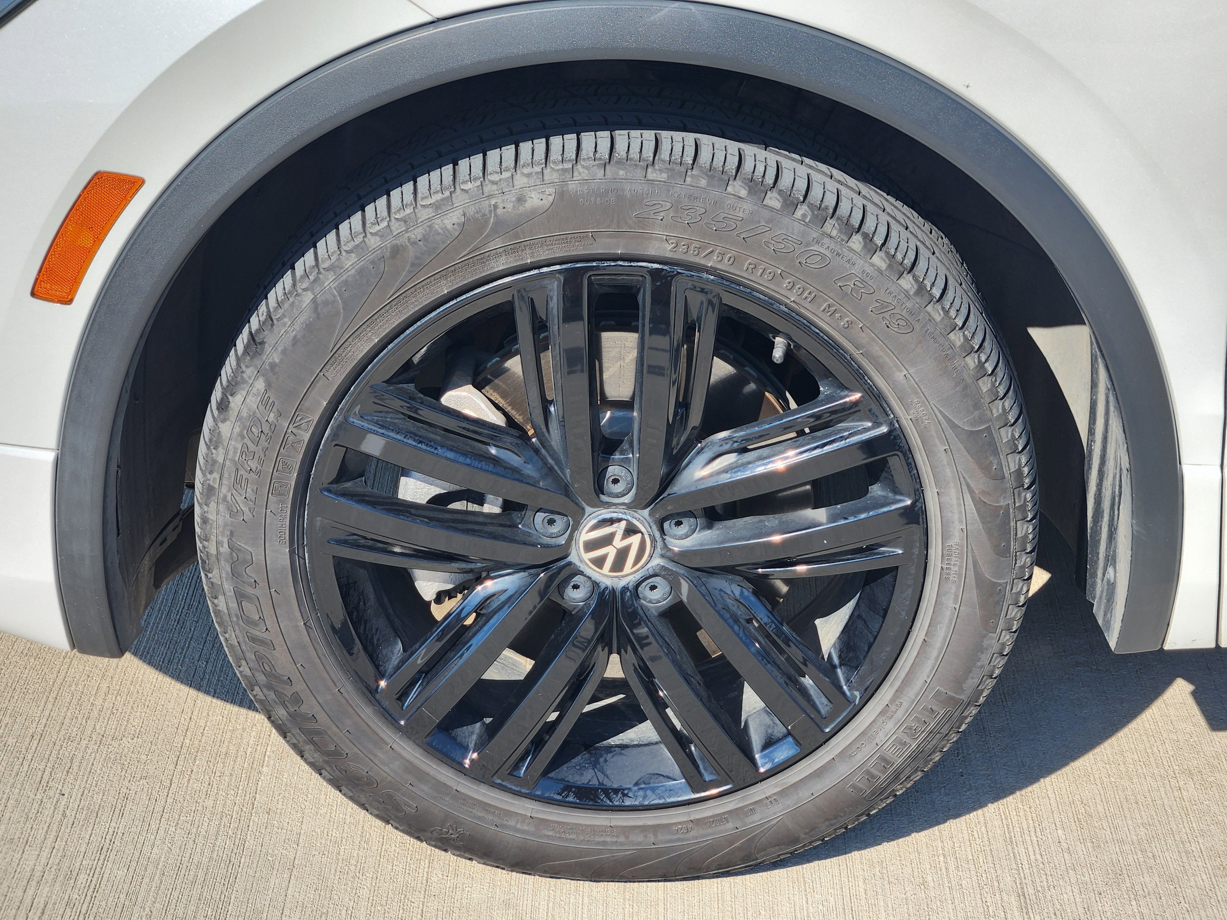 2022 Volkswagen Tiguan SE R-Line Black