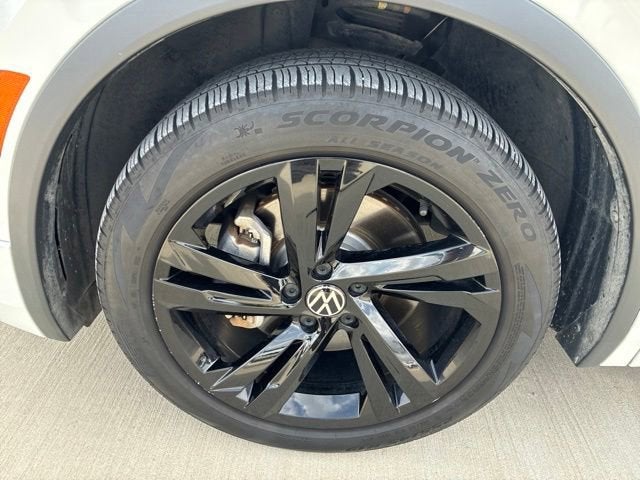 2024 Volkswagen Tiguan SE R-Line Black