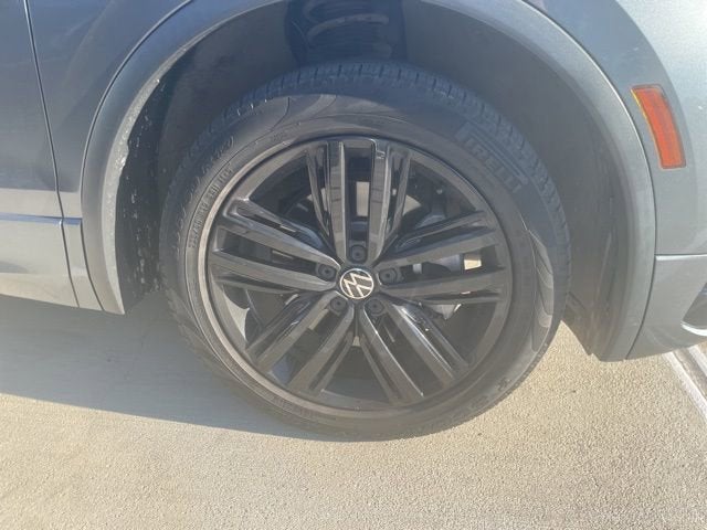 2022 Volkswagen Tiguan SE R-Line Black
