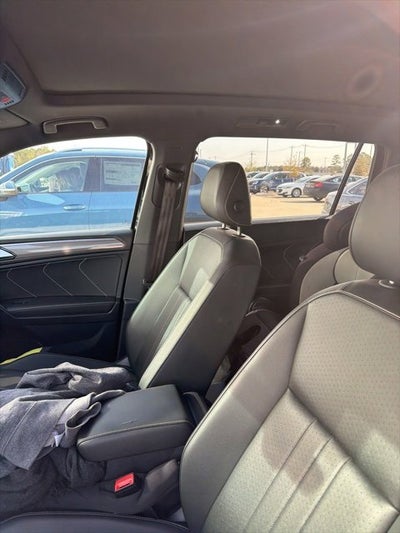2023 Volkswagen Tiguan SE R-Line Black