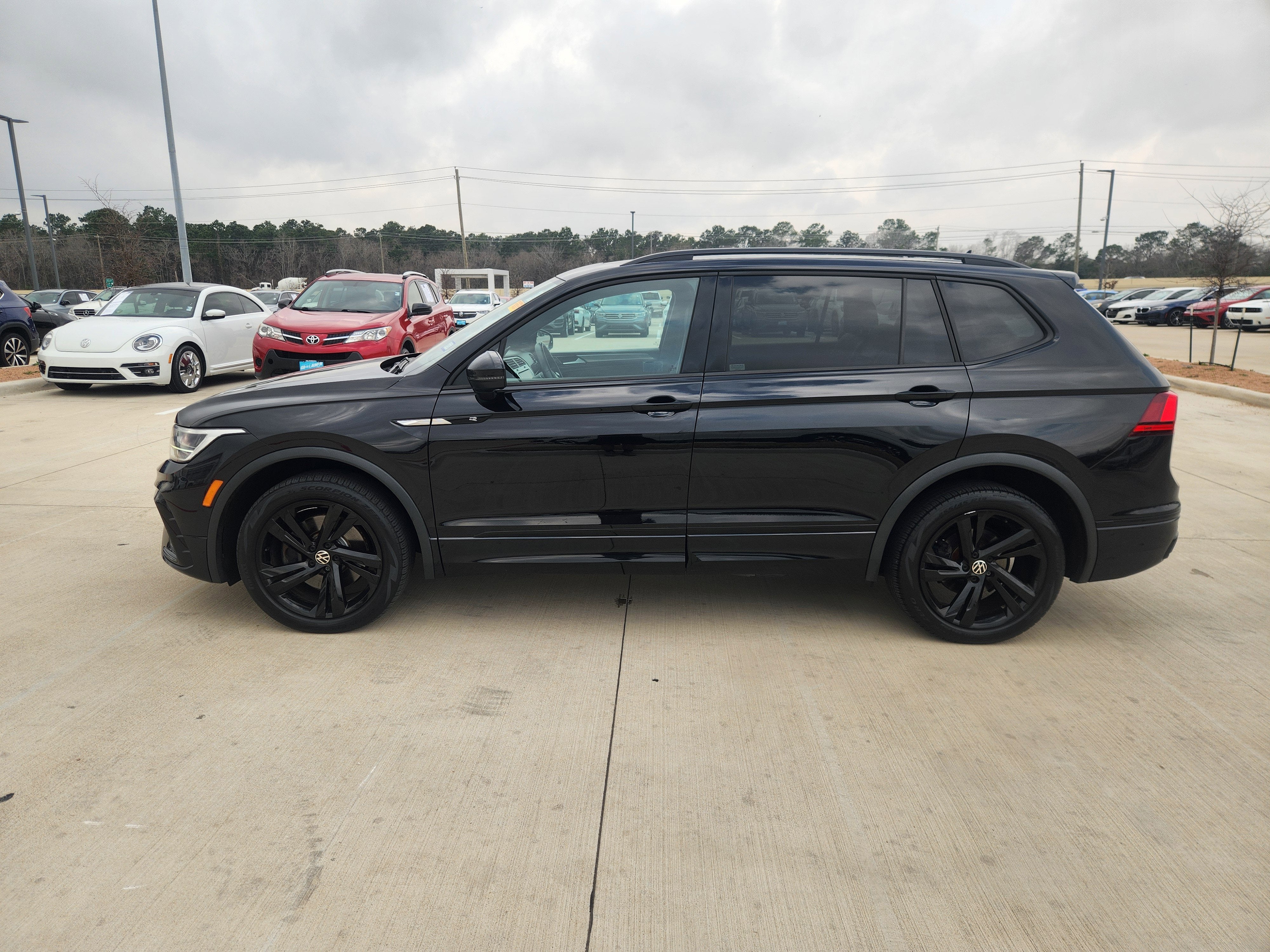 2023 Volkswagen Tiguan SE R-Line Black