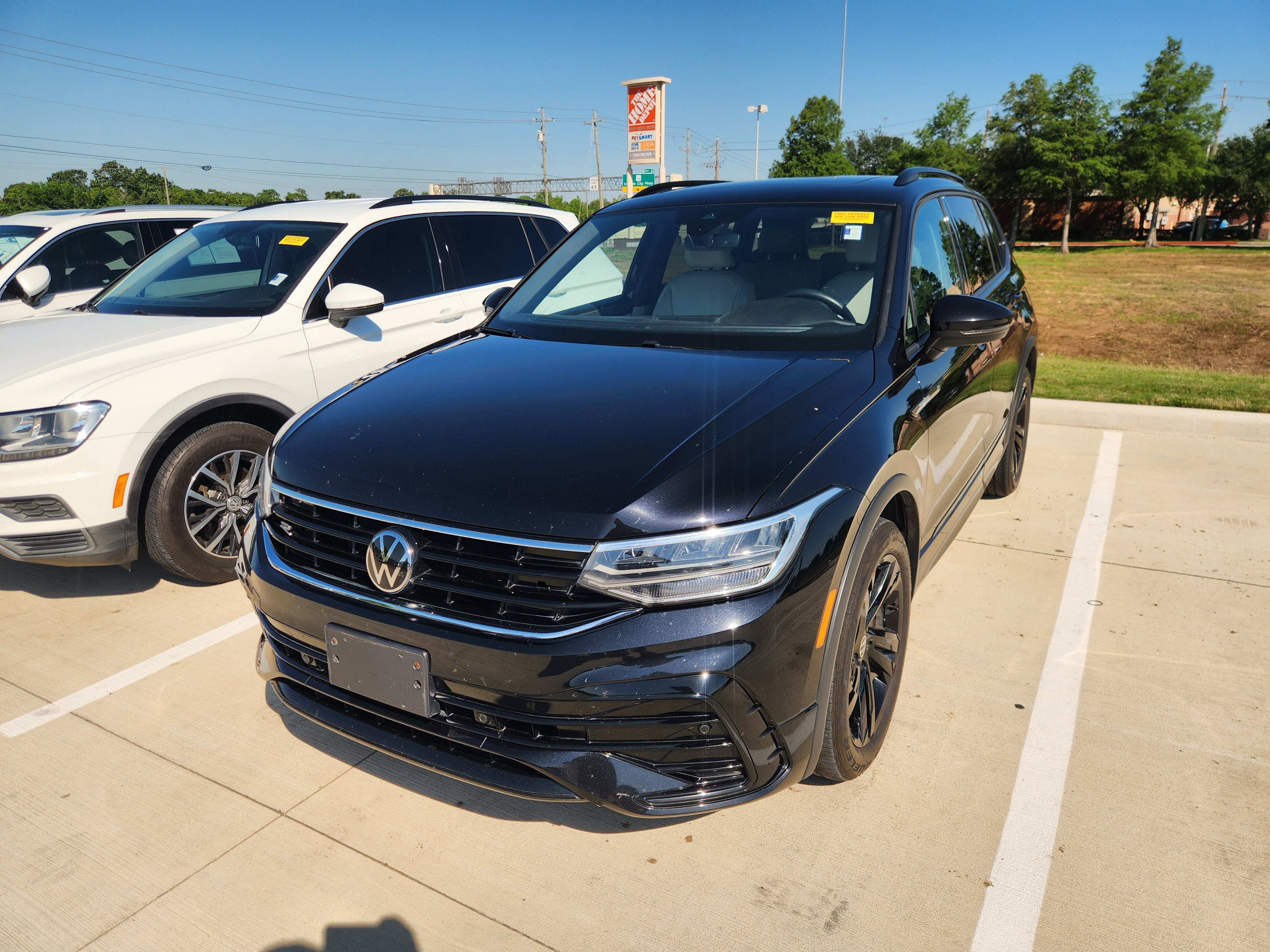 2023 Volkswagen Tiguan SE R-Line Black